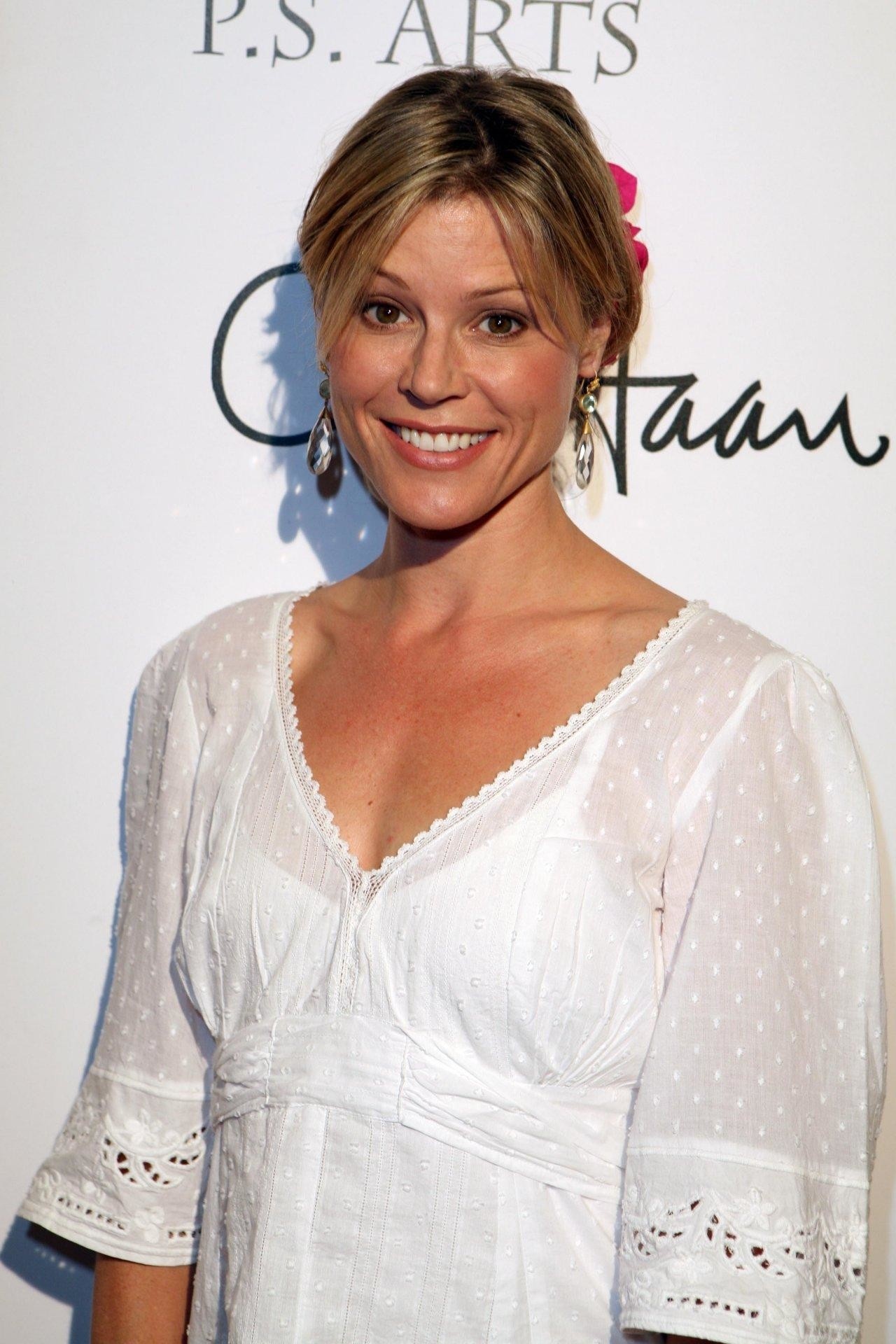 Julie Bowen, Wallpapers, Background, Pictures, 1280x1920 HD Phone