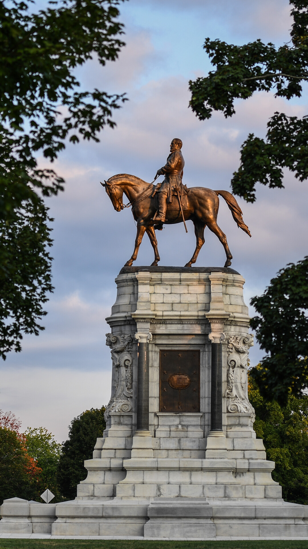 Robert E. Lee, Controversial leader, Southern icon, Military strategist, 1080x1920 Full HD Phone