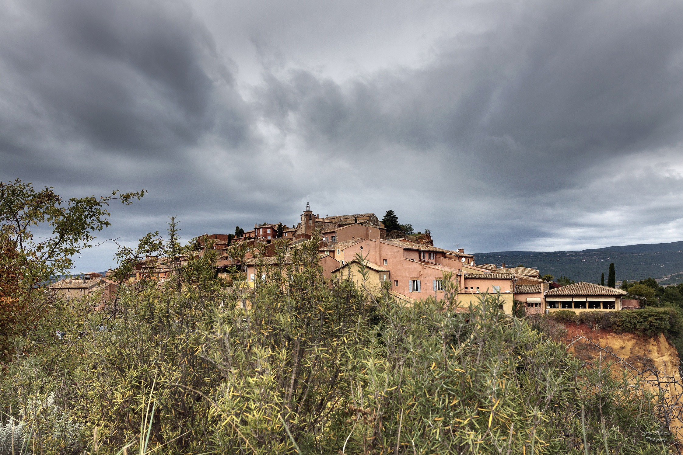 Luberon Regional Nature Park, France trekking, Canon photography, Stunning vistas, 2250x1500 HD Desktop