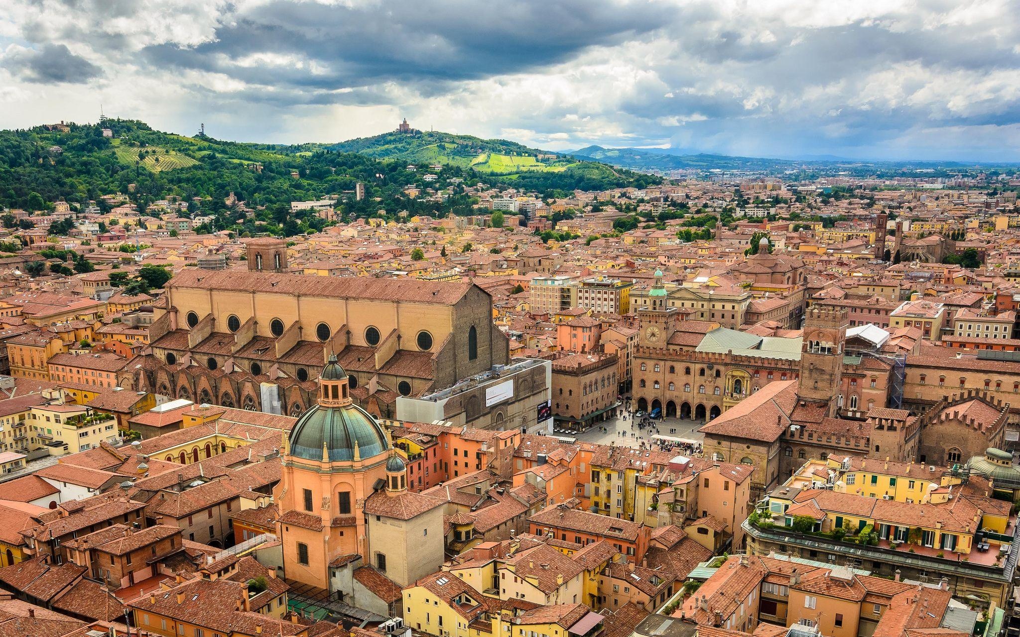 Bologna wallpapers, High-quality backgrounds, Free downloads, Desktop customization, 2050x1280 HD Desktop