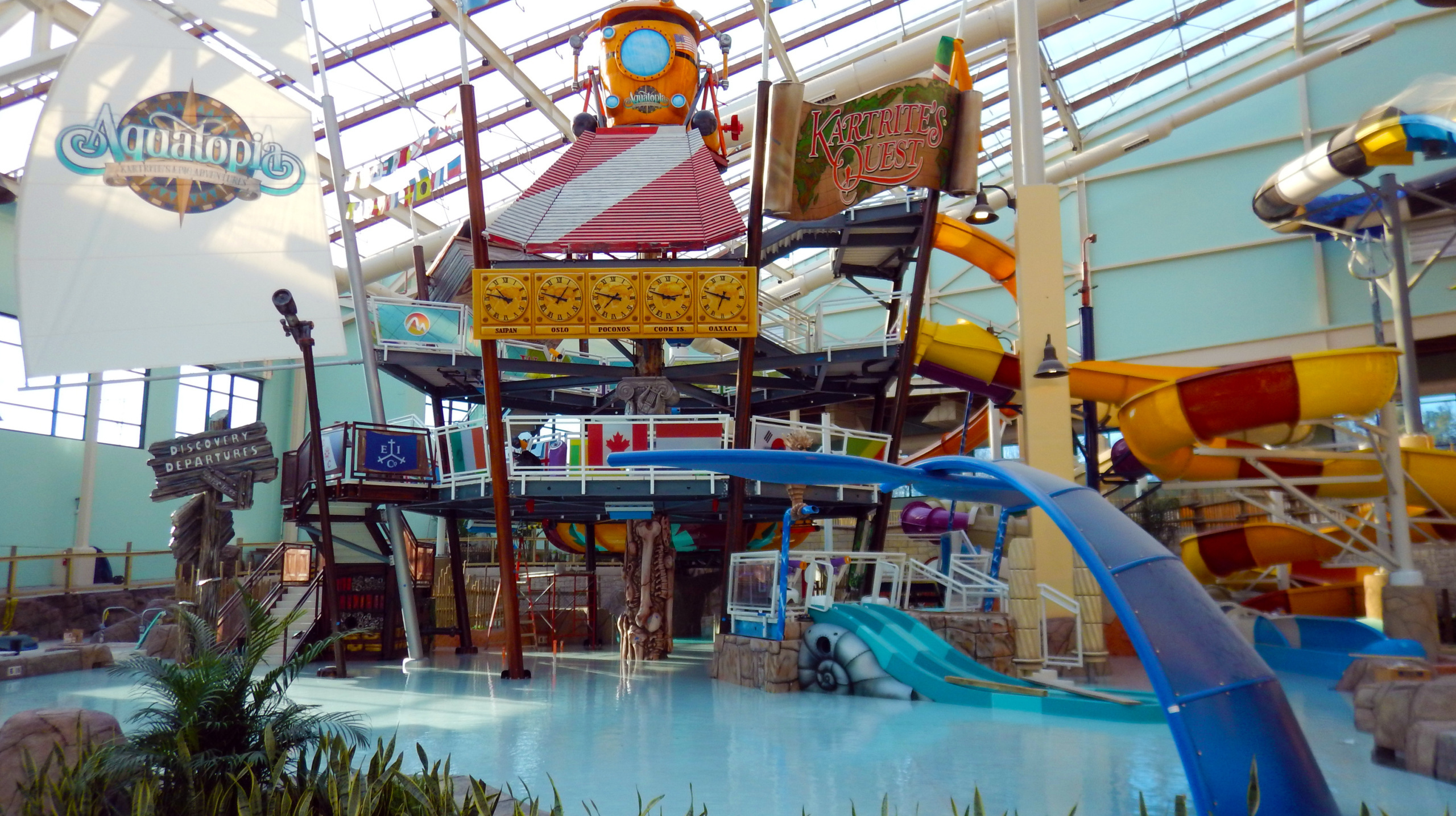 Camelback Lodge, Aquatopia indoor waterpark, Whitewater adventures, Thrilling slides, 2560x1440 HD Desktop