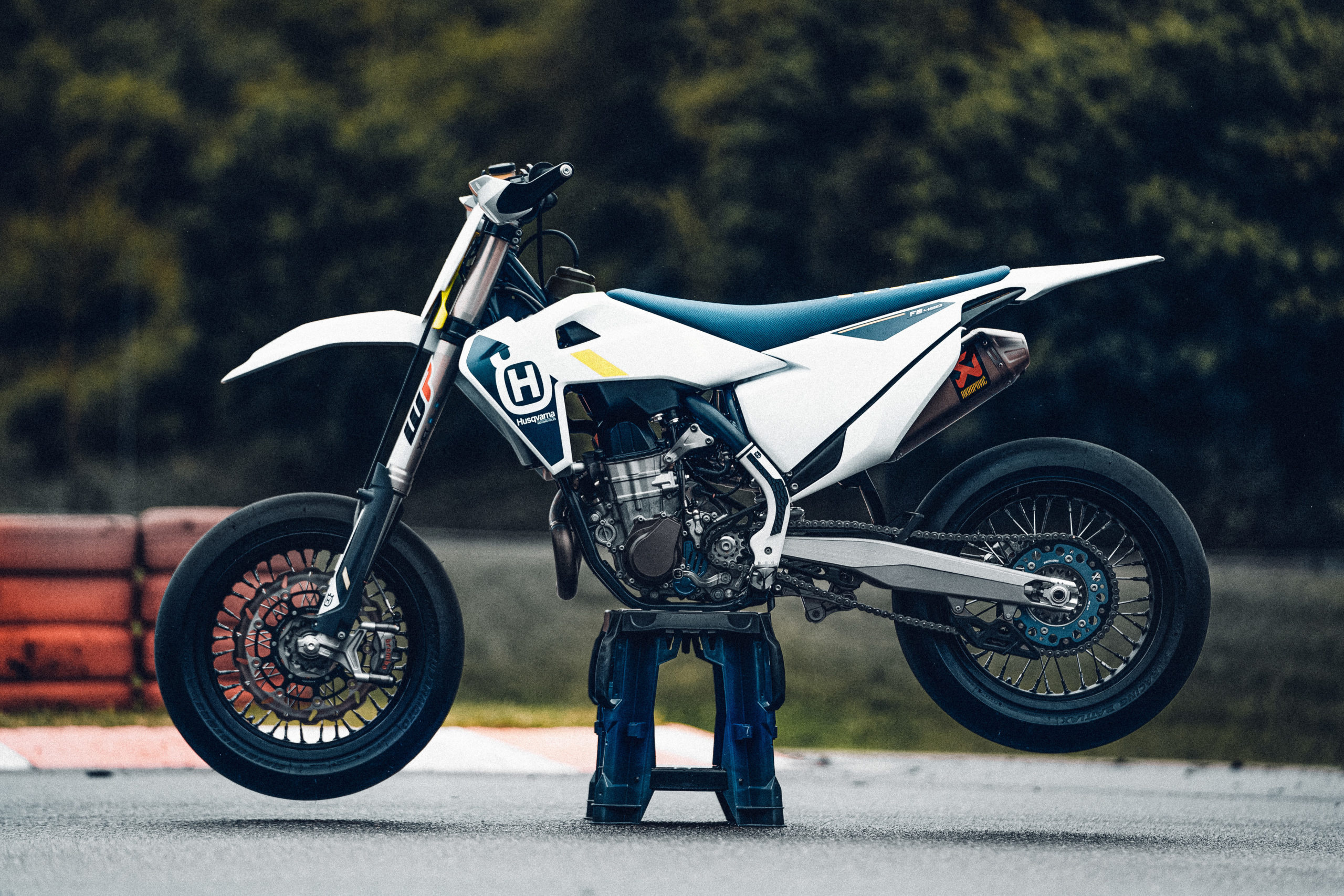 Husqvarna 701 Supermoto, 2022 first look, 2560x1710 HD Desktop