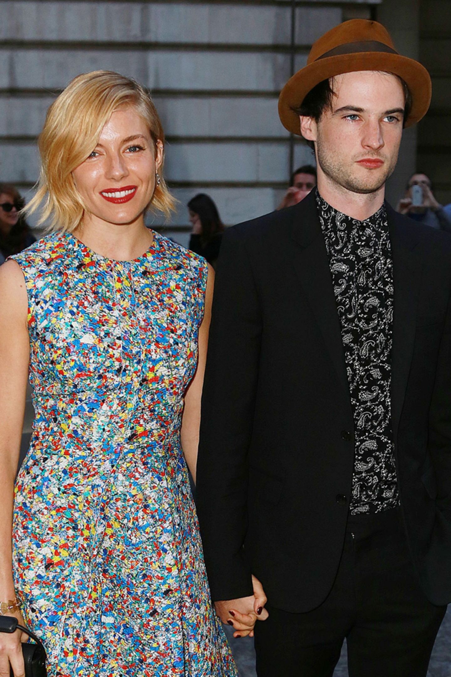 Tom Sturridge, Sienna Miller, Stylish duo, Celebrity couple, 1440x2170 HD Phone