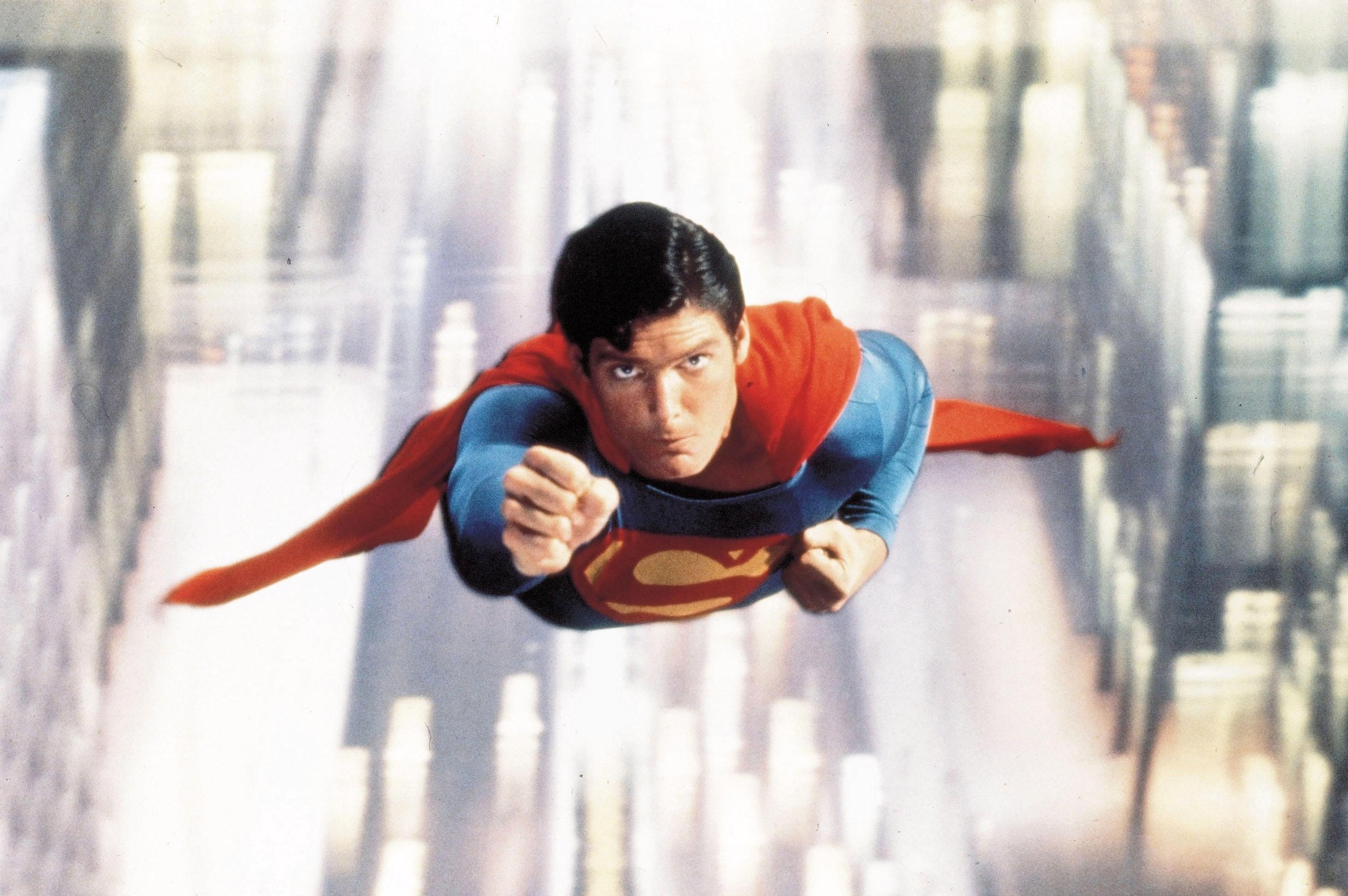 Christopher Reeve Superman, Flying superhero pose, Metropolis cityscape, HD Desktop wallpaper