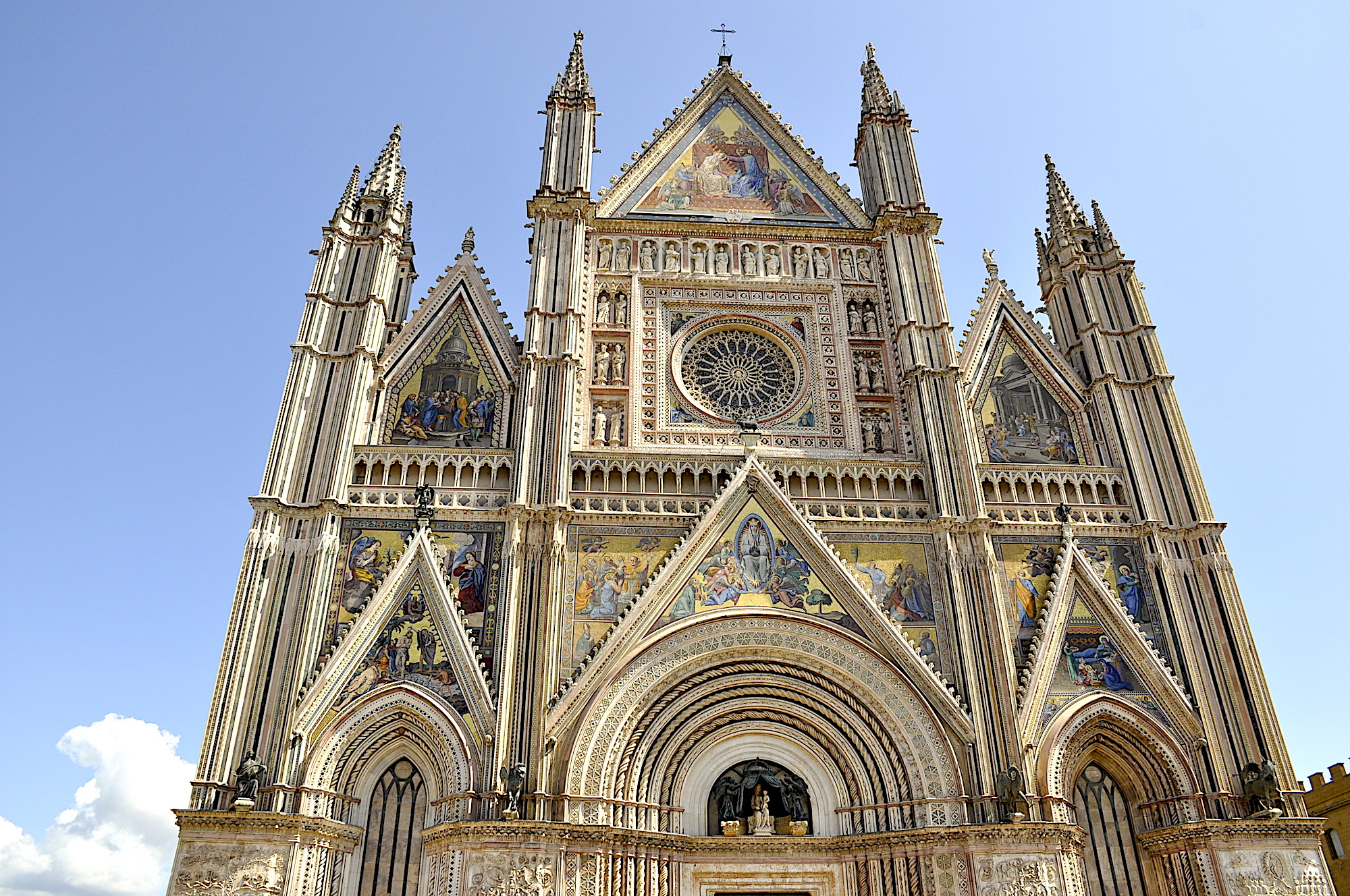 Orvieto, Hilltop town, Italian charm, Exploring the city, 2000x1330 HD Desktop