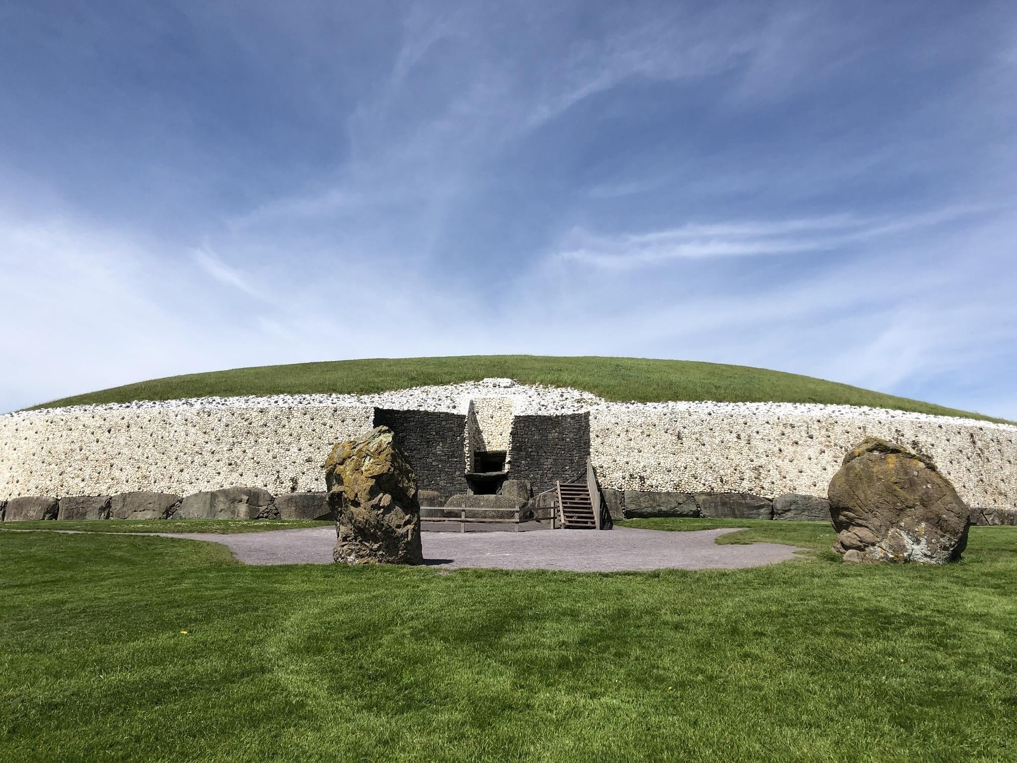 Newgrange, Ireland traveling, Travel photos, Ireland, 2050x1540 HD Desktop