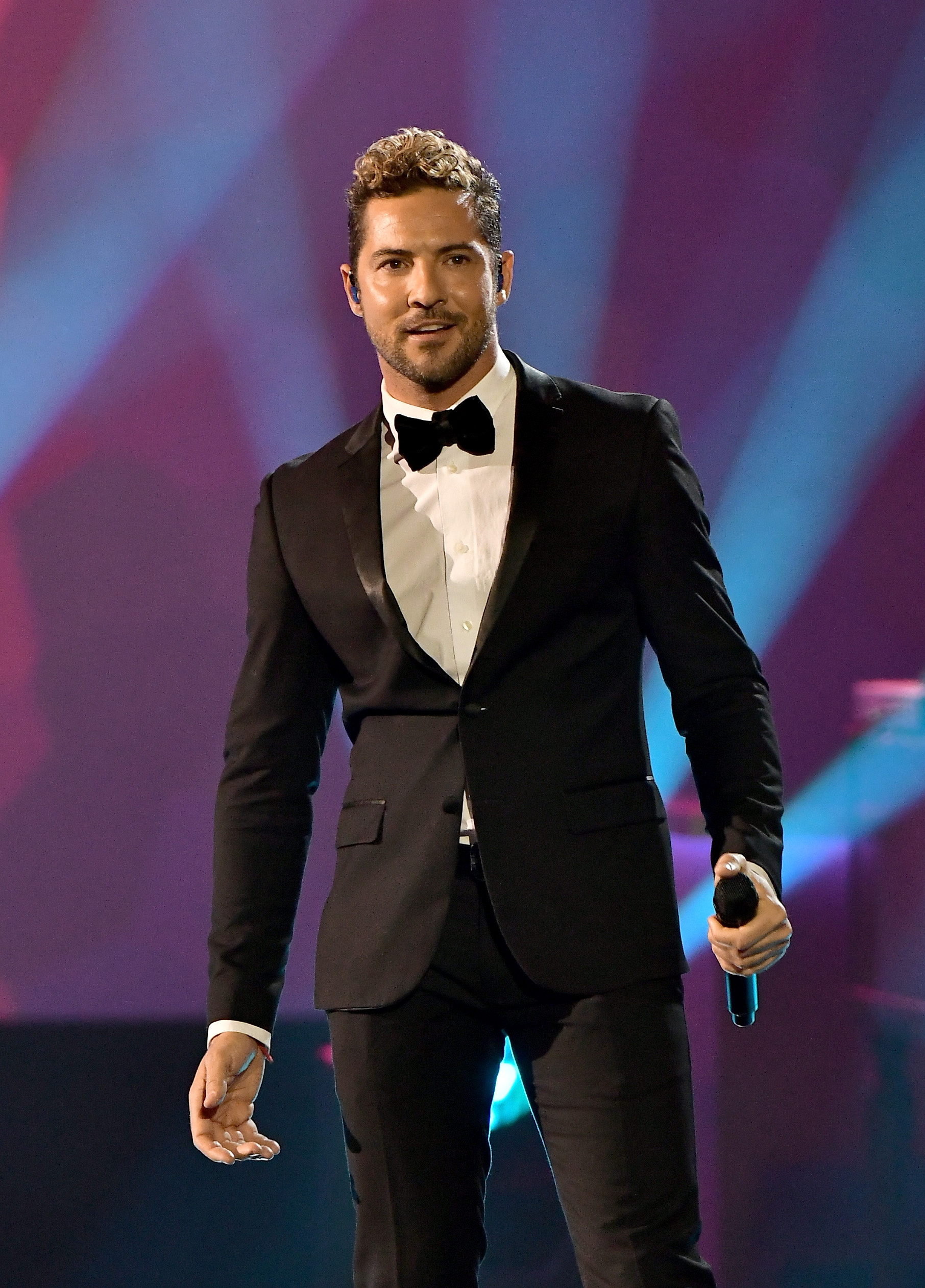 David Bisbal, New album, Collaborations, CNN video, 1820x2530 HD Phone