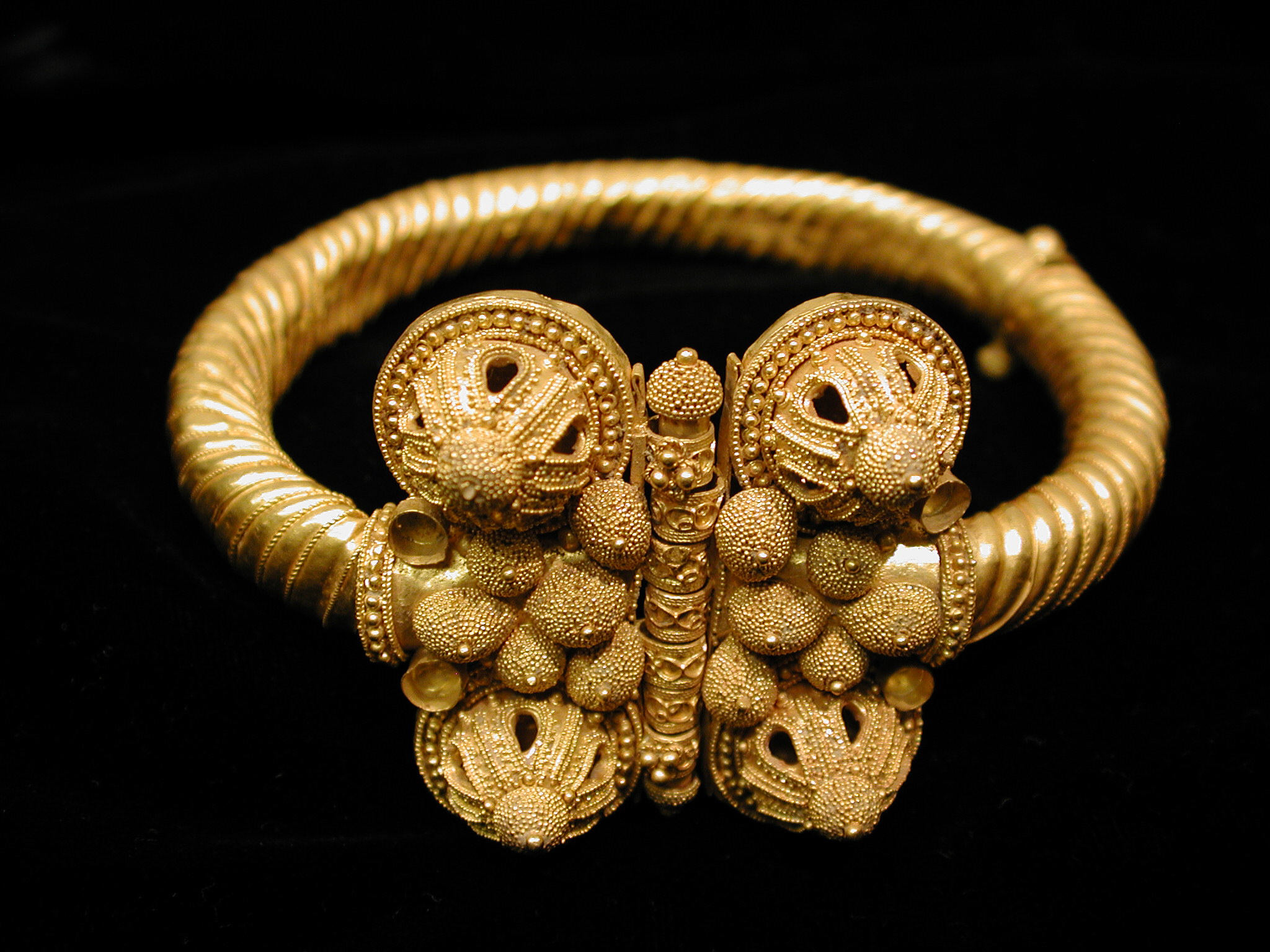 Armlet jewelry, Metropolitan Museum of Art, Historical armlets, Antique collection, 2050x1540 HD Desktop