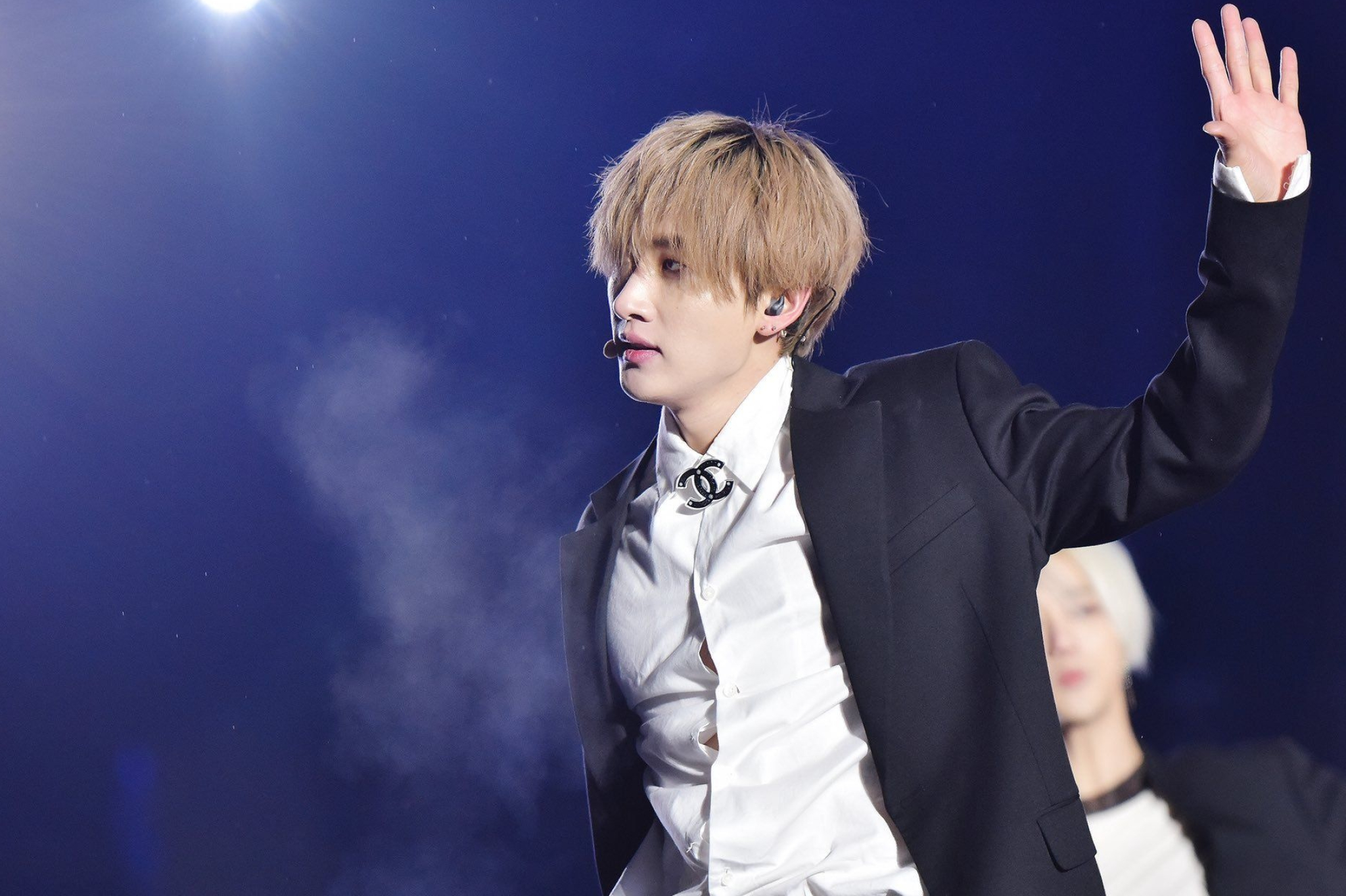 Eunhyuk's charisma, Captivating performer, Lee Hyukjae, Super Junior visual, 2050x1370 HD Desktop