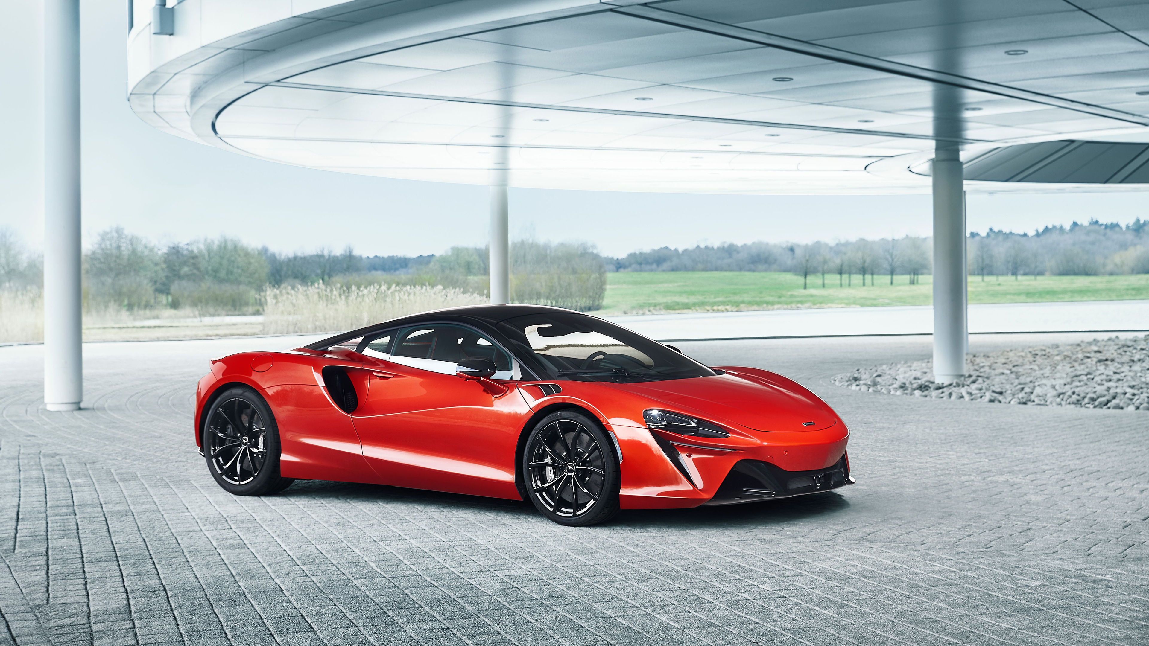 McLaren Artura, McLaren Technology Centre, cobblestone courtyard, 4K Desktop wallpaper