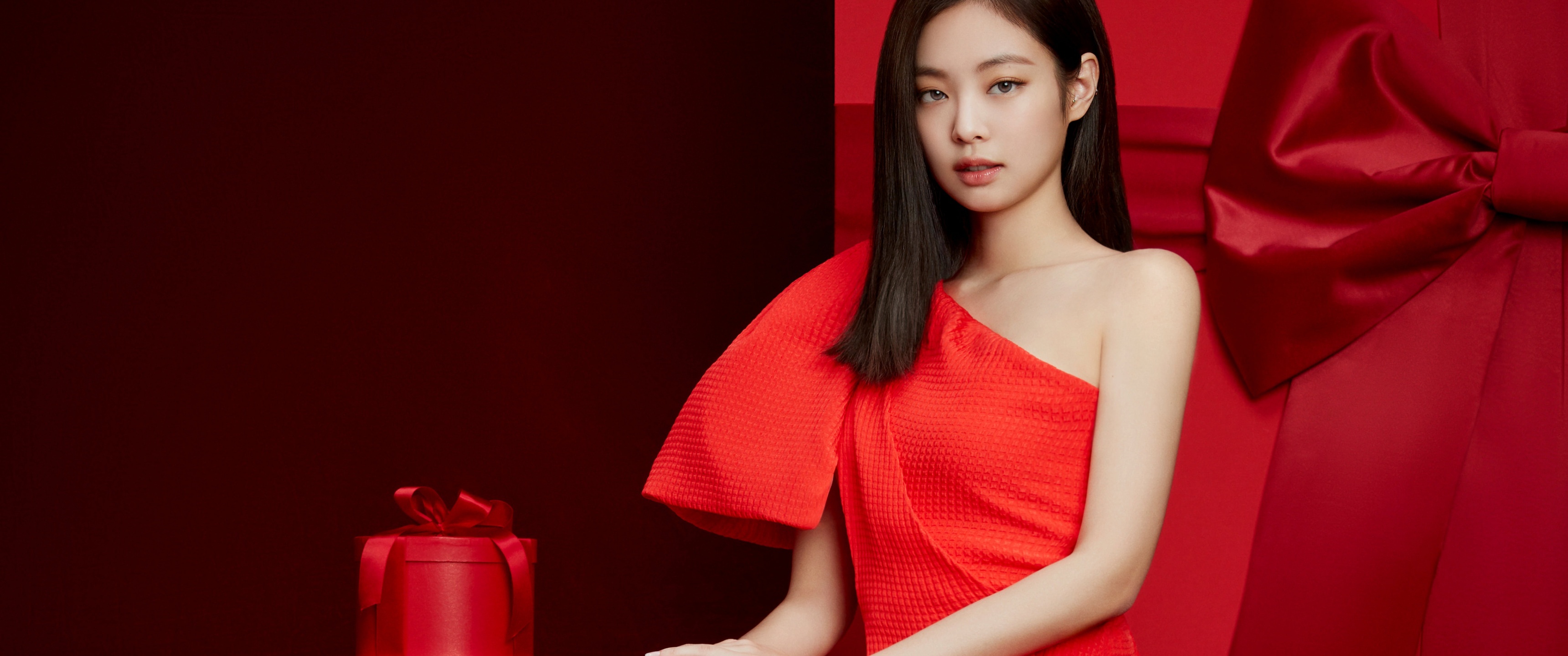 Jennie Kim, one-shoulder red dress, wrapped red gift box, Dual Screen Desktop wallpaper