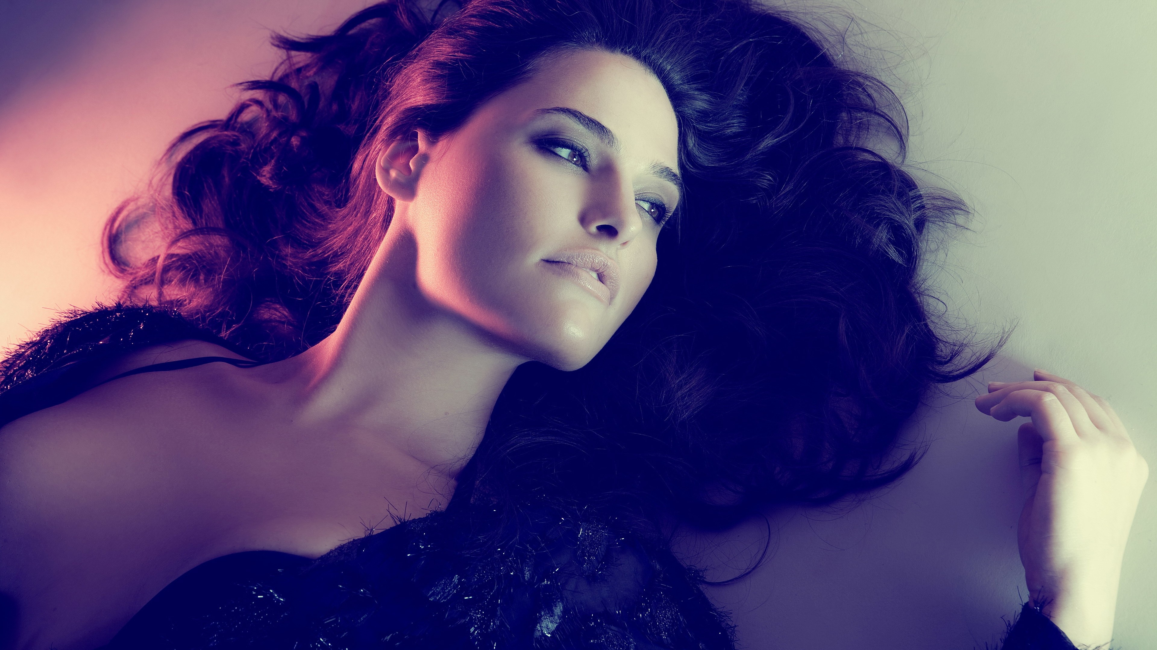 Kelly Brook, Dark hair brown eyes, Filter necks, Wallpaper resolution, 3840x2160 4K Desktop