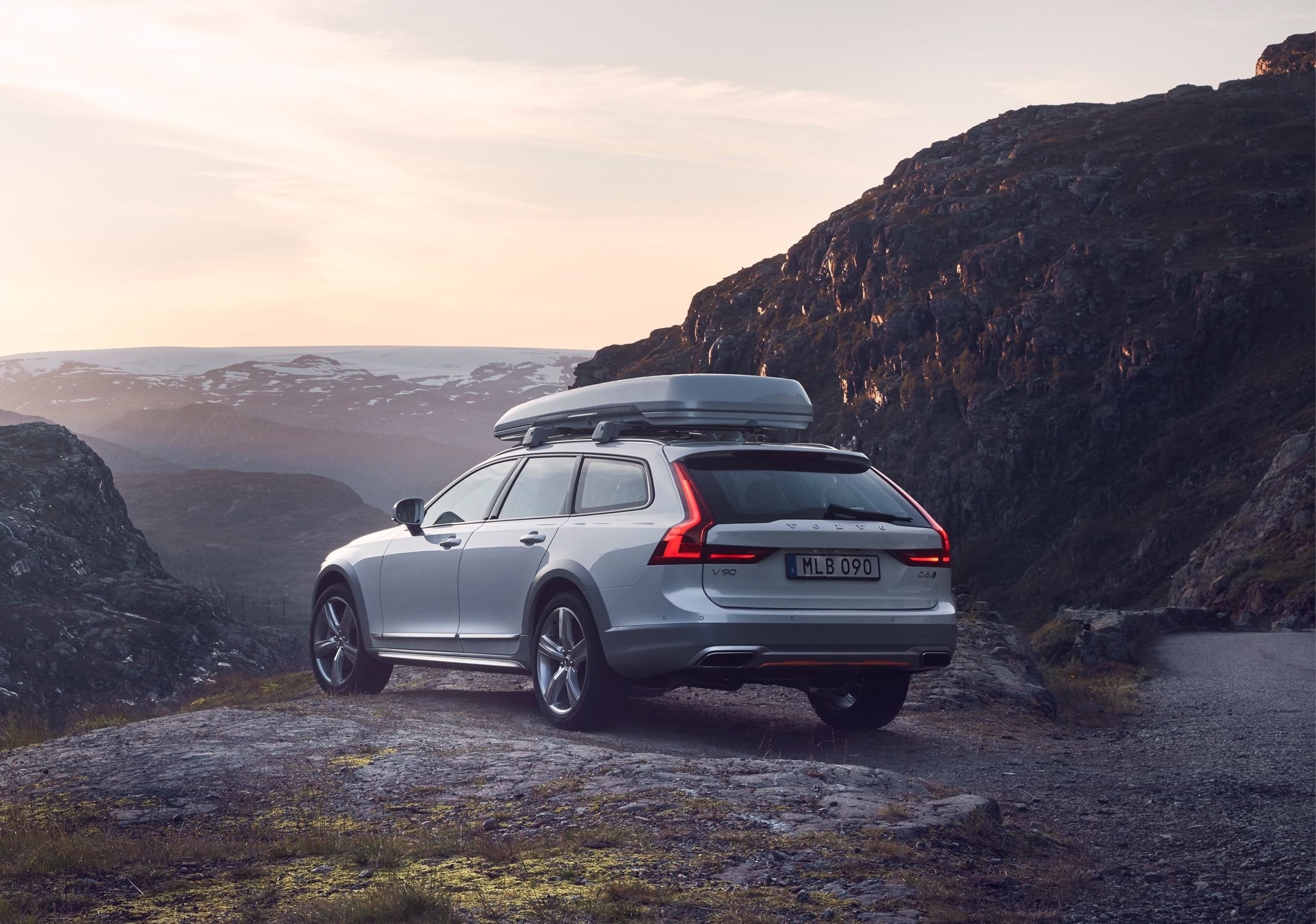 V90 AWD, Volvo V90 Wallpaper, 2200x1550 HD Desktop