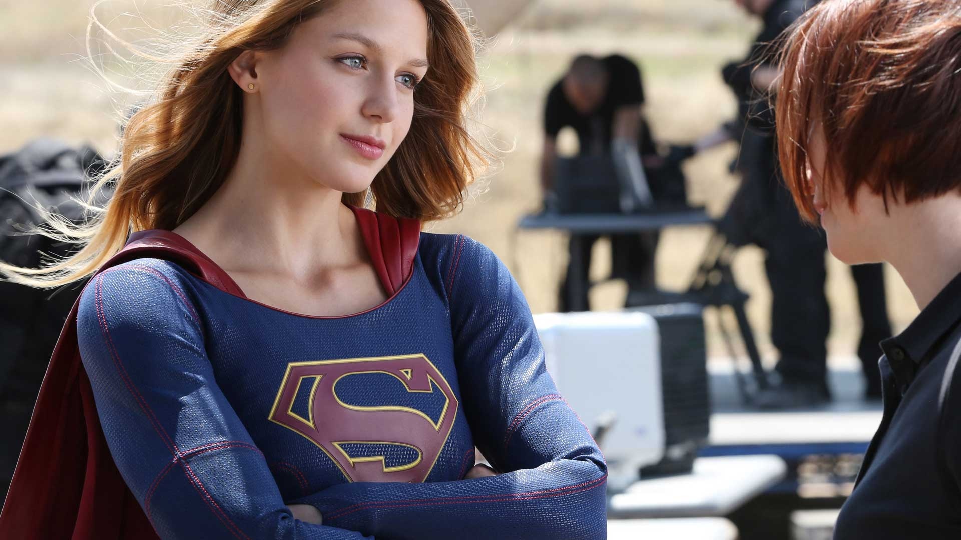 Melissa Benoist as Supergirl, Chyler Leigh as Alex Danvers, House of El insignia, Full HD Desktop wallpaper
