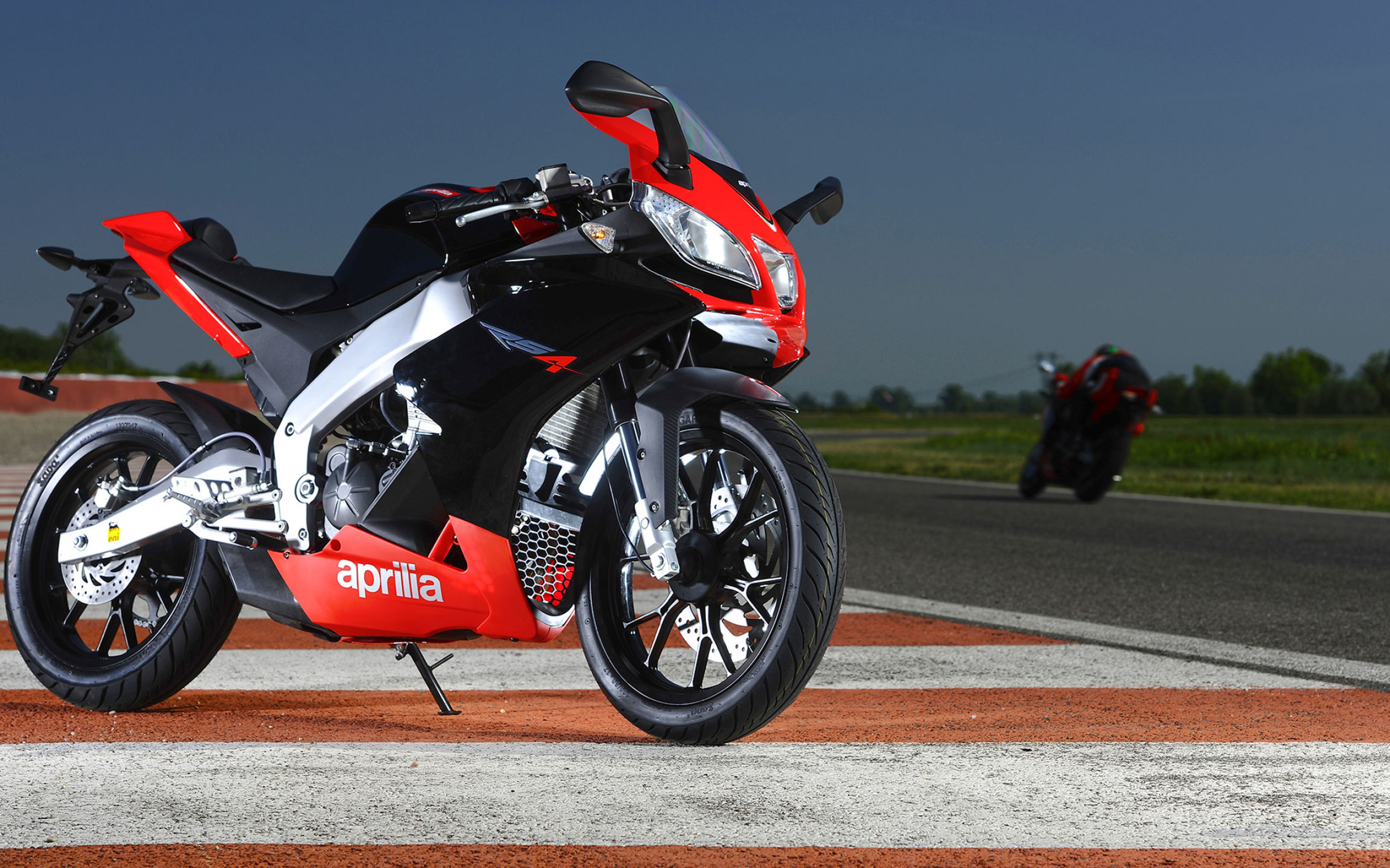 Aprilia RSV4, 125 wallpaper, Motorcycle wallpapers, Wide magazine, 2560x1600 HD Desktop