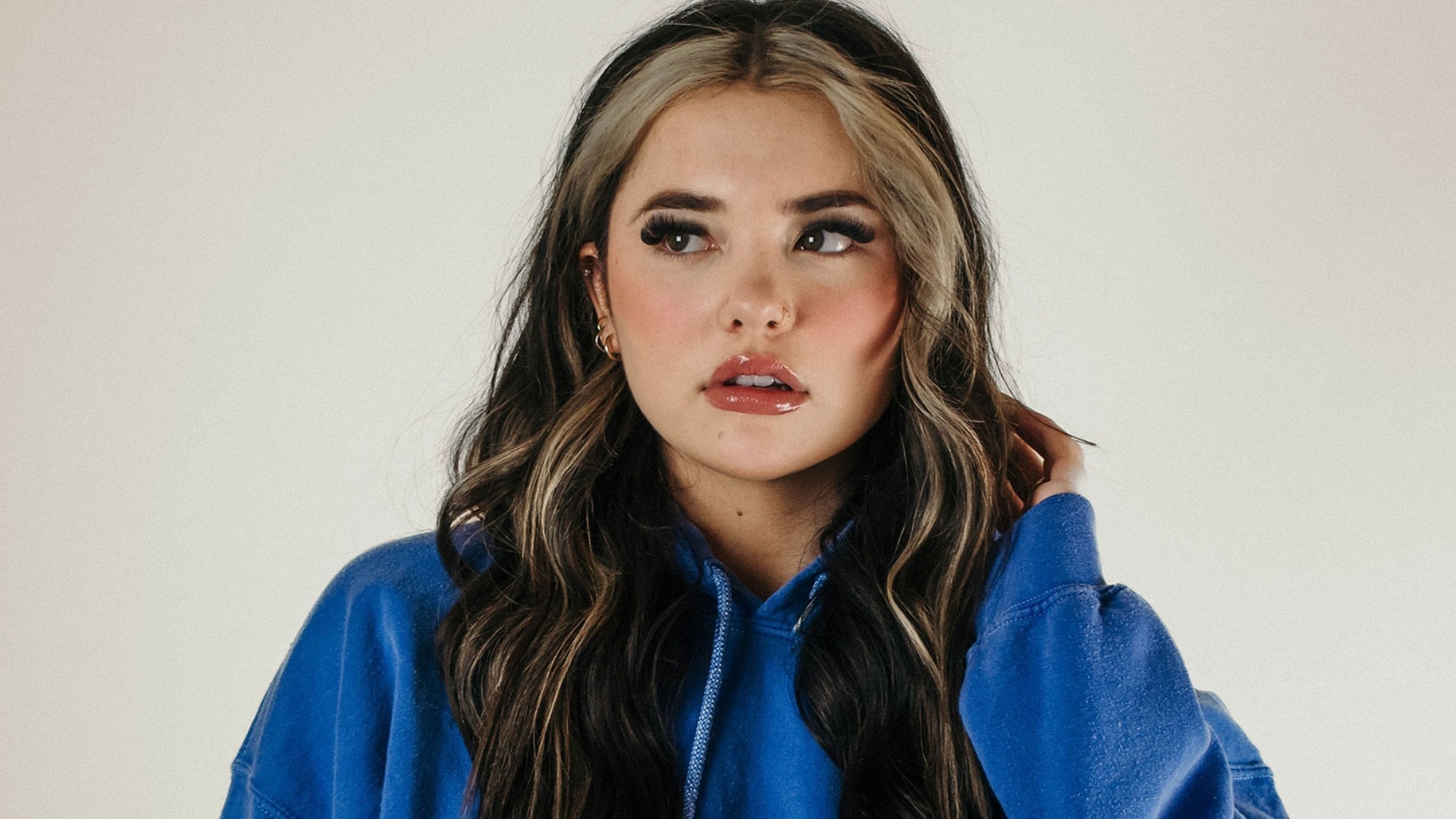 Lauren Spencer-Smith, TikTok impact, Fingers Crossed single, Morning show interview, 1920x1080 Full HD Desktop