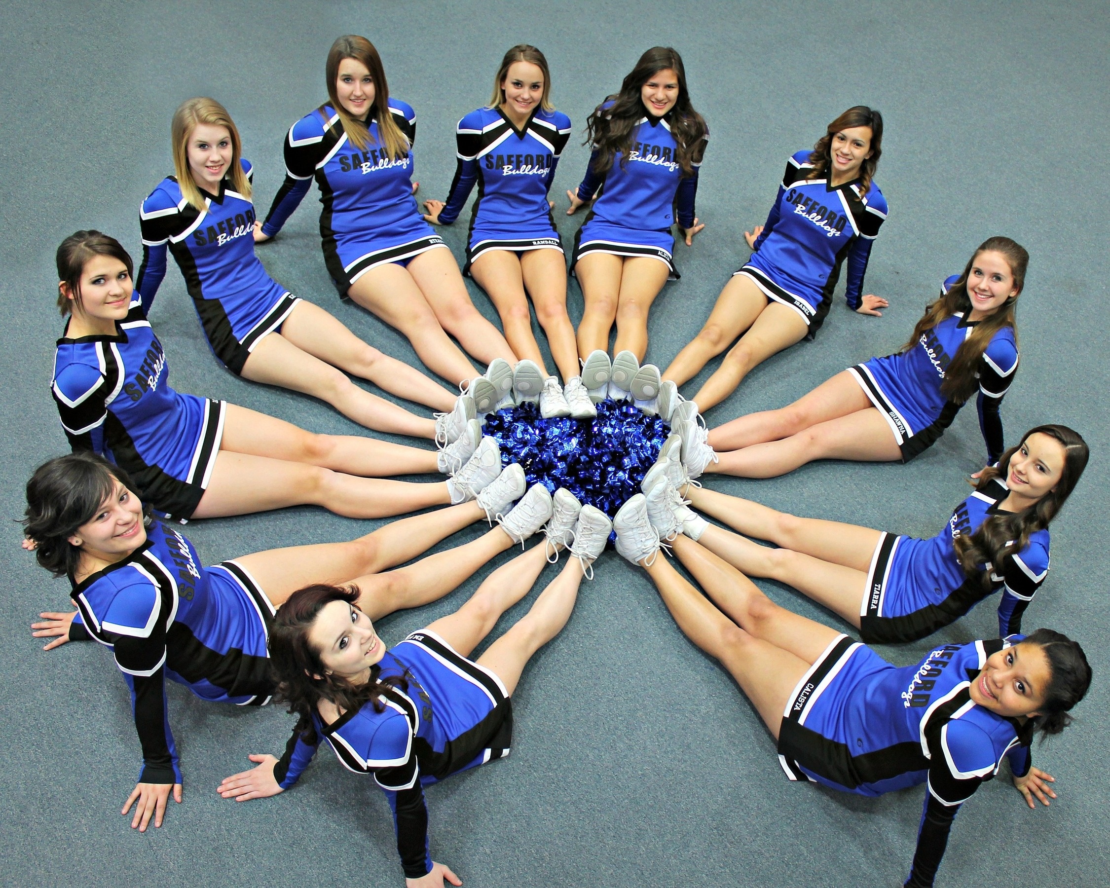 Safford Bulldogs, Cheerleaders Wallpaper, 2250x1800 HD Desktop