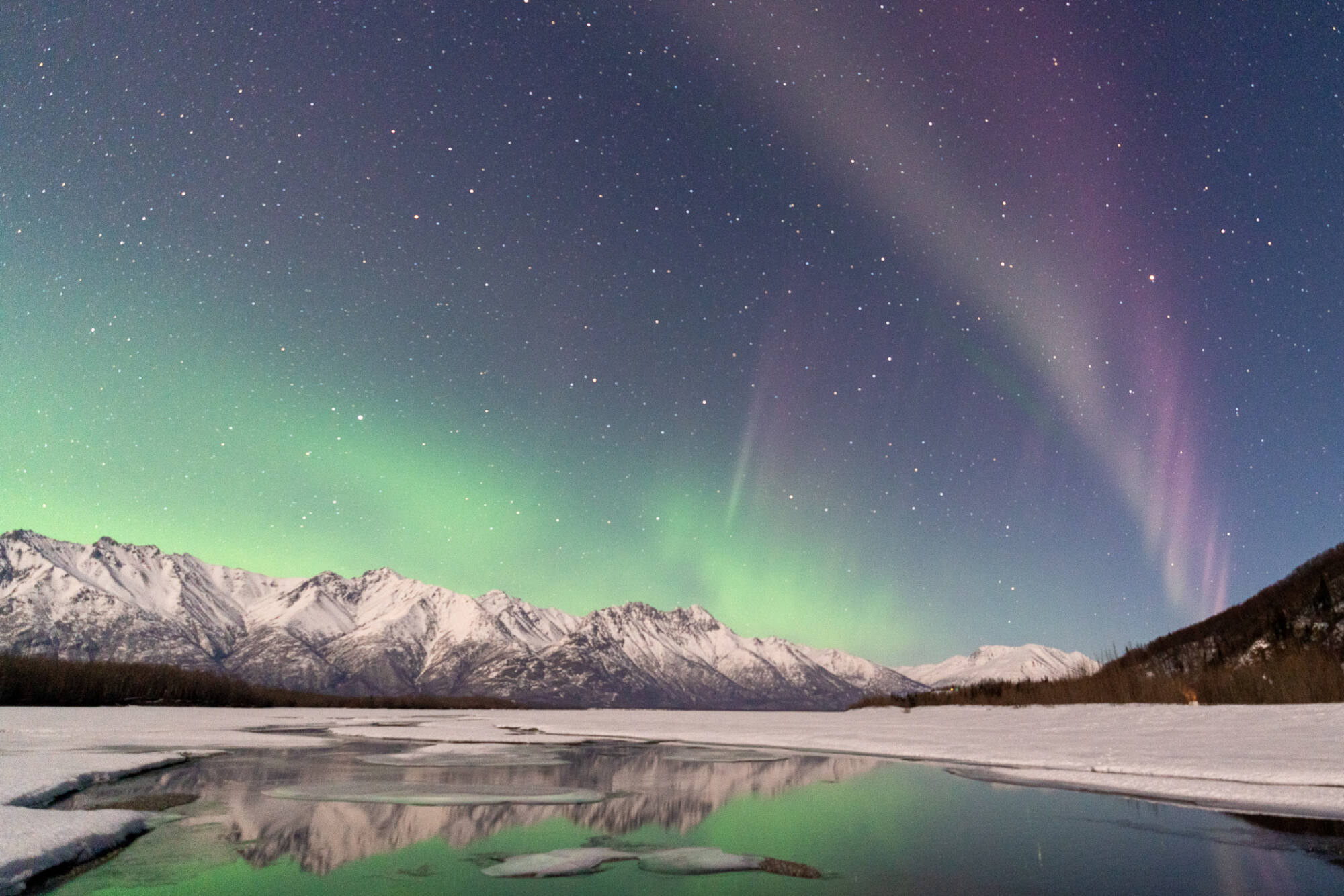 Aurora borealis, Snow covered Alaskan mountains, Partially frozen river reflection, HD Desktop wallpaper