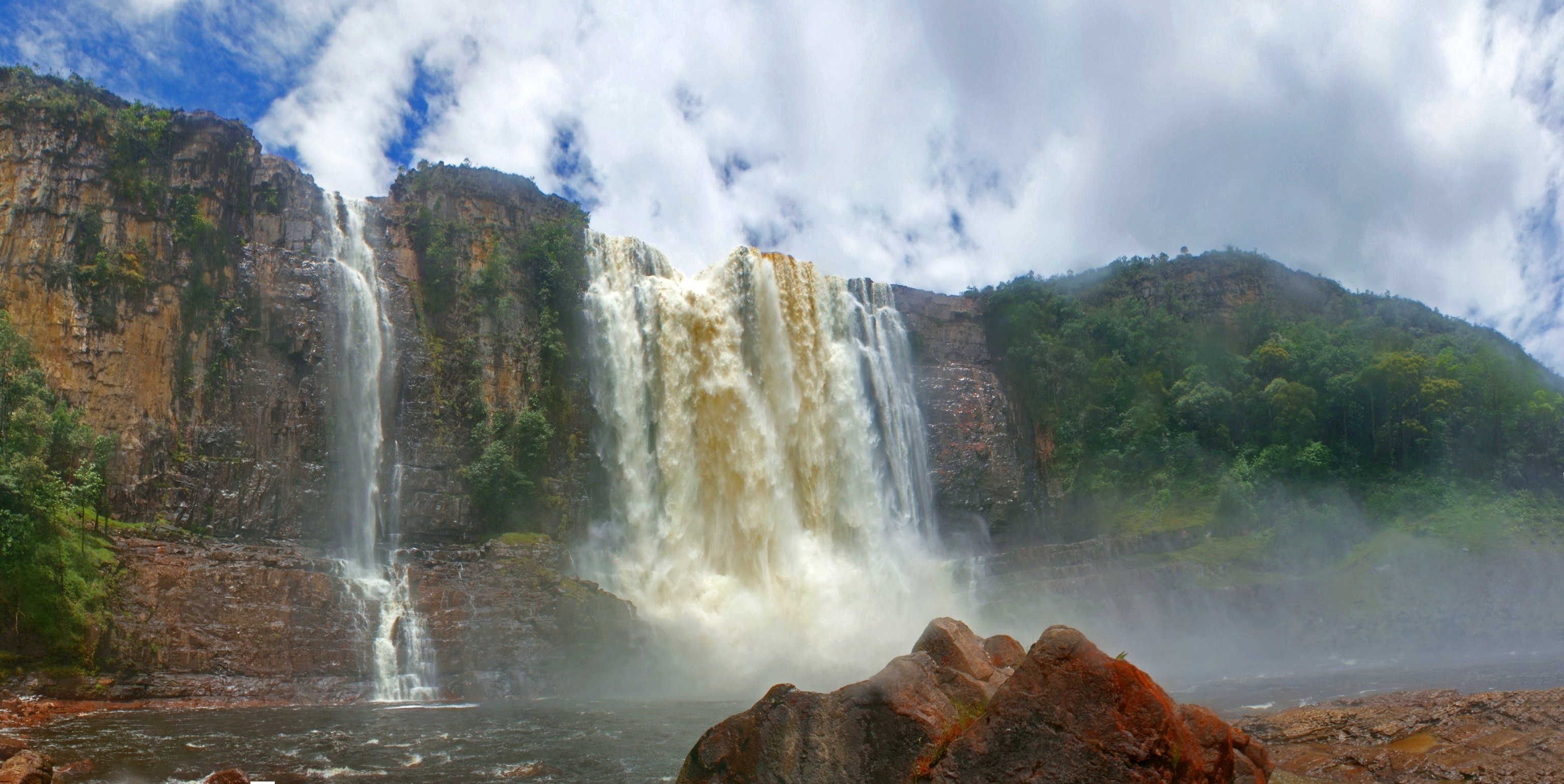 Canaima National Park, Cliff landscape, Tropical forest, Waterfall, 3080x1550 HD Desktop