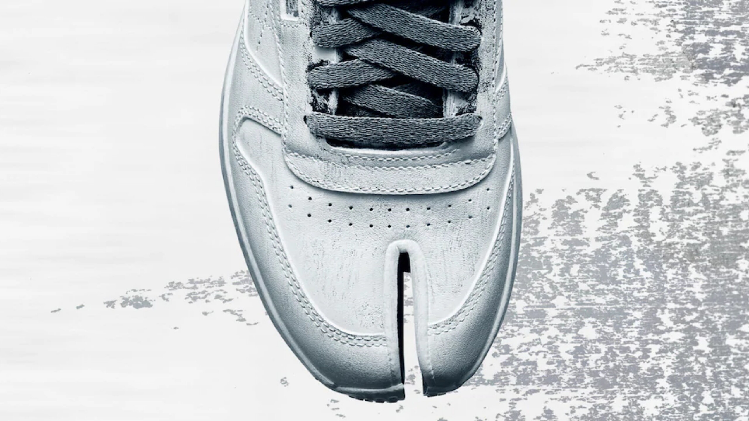 Maison Margiela, Tabi boots evolution, Cult favorite, Hype sneakers, 2560x1440 HD Desktop
