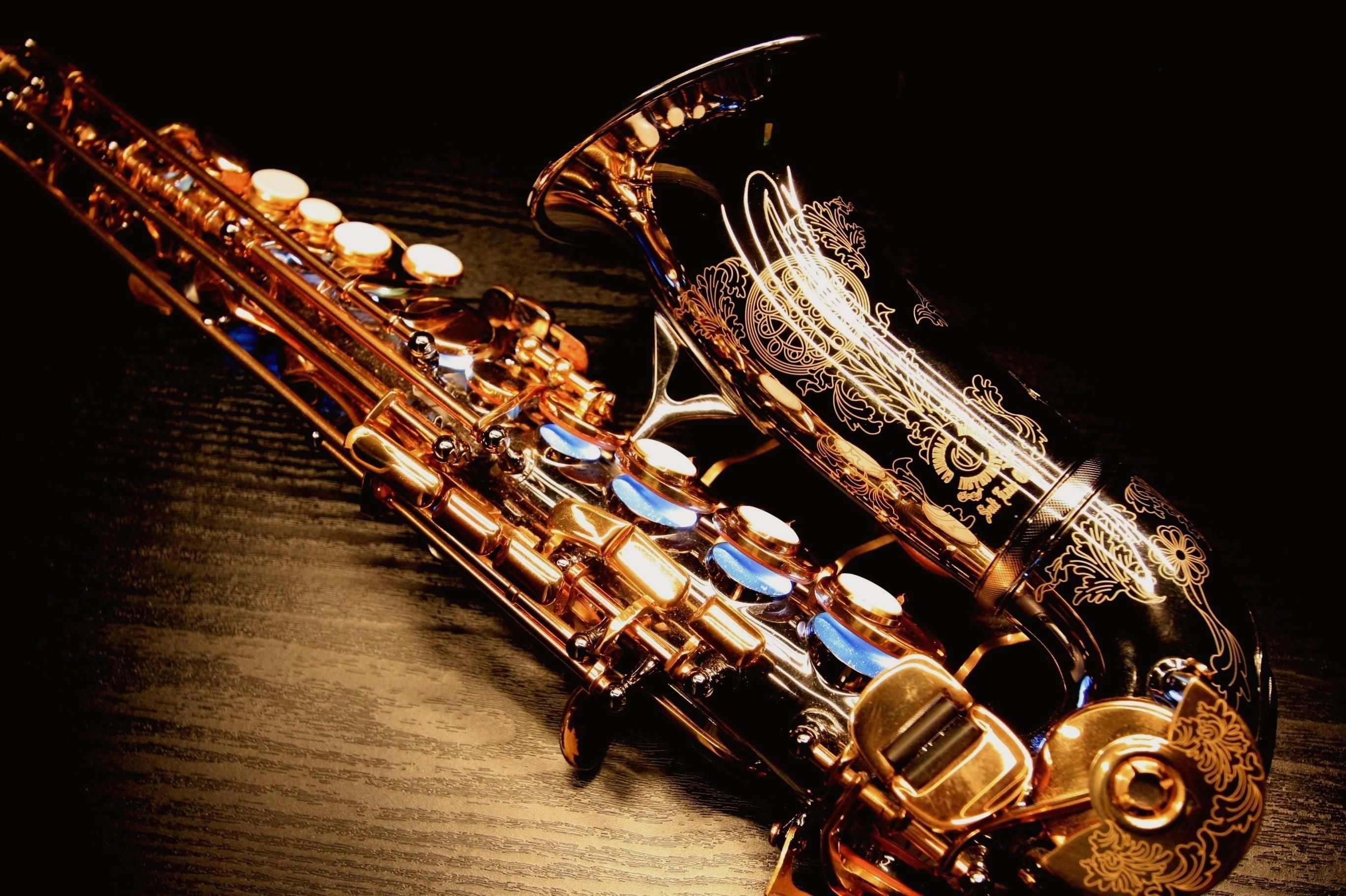 4K saxophone wallpapers, High-definition saxophone images, Stunning visual appeal, Expressive instrument, 2740x1830 HD Desktop