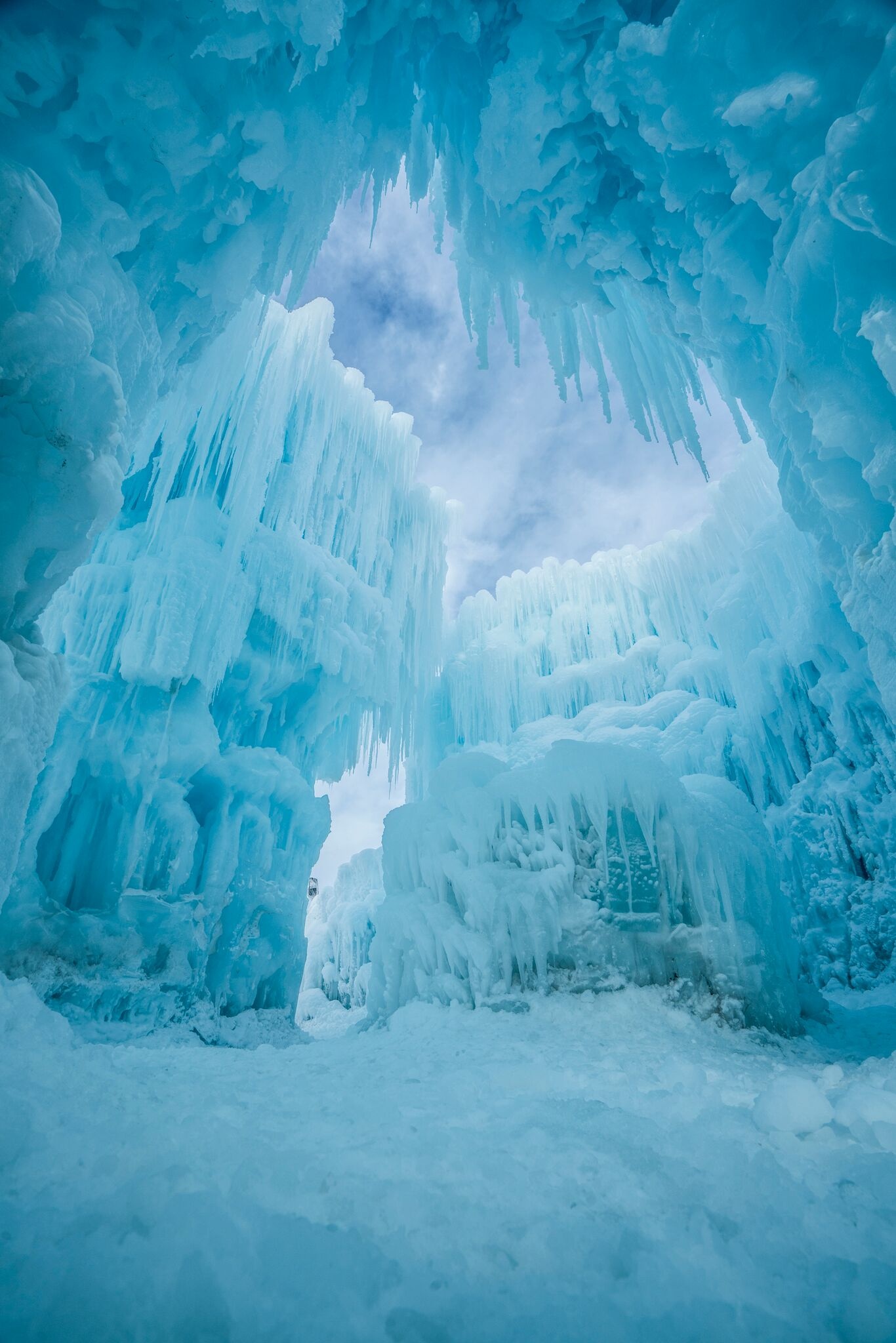 Ice Castle, Dillon closing for the season, 1370x2050 HD Phone