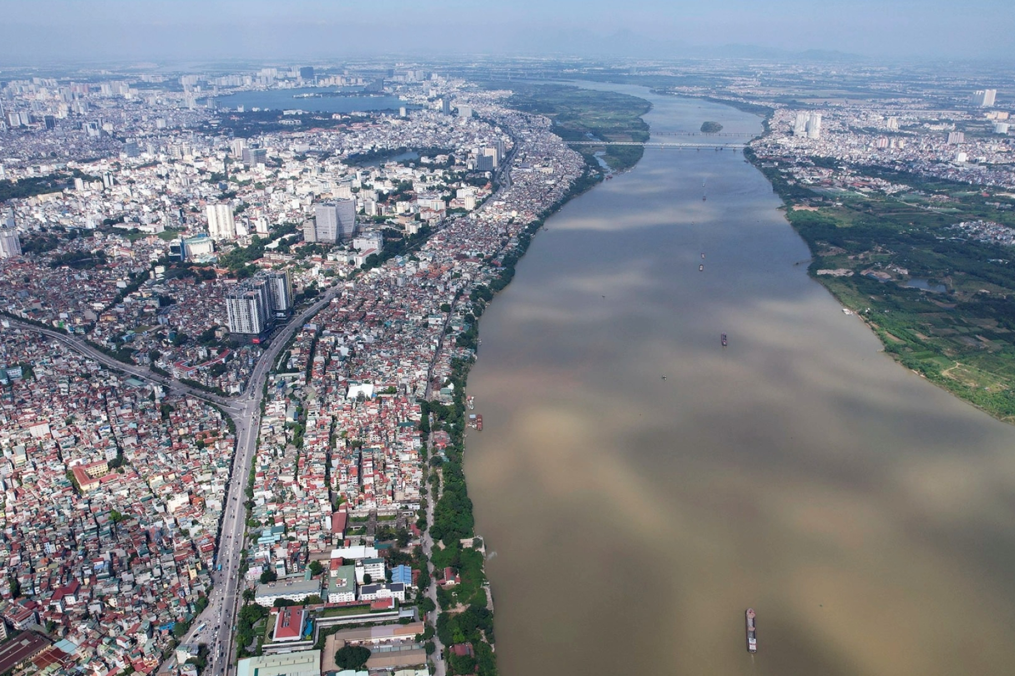 The Hong River, Red River boats, Hanoi breaking news, 2000x1340 HD Desktop