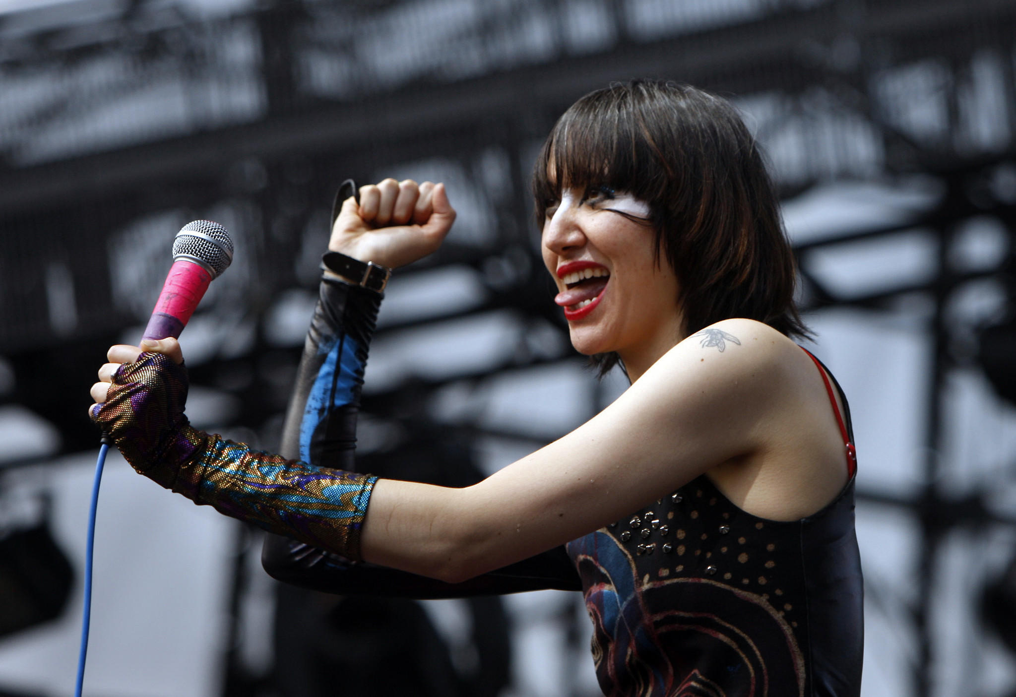 KROQ concert, Karen O Wallpaper, 2050x1410 HD Desktop