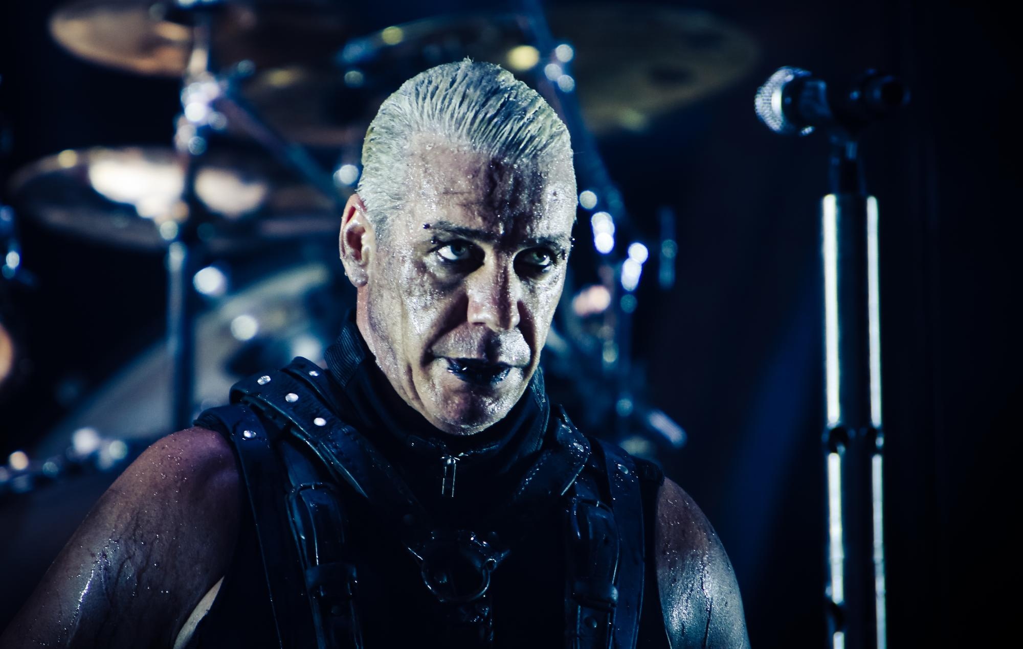 Till Lindemann's humanitarian work, Ukrainian refugee, Berlin sanctuary, Musician's impact, 2000x1270 HD Desktop