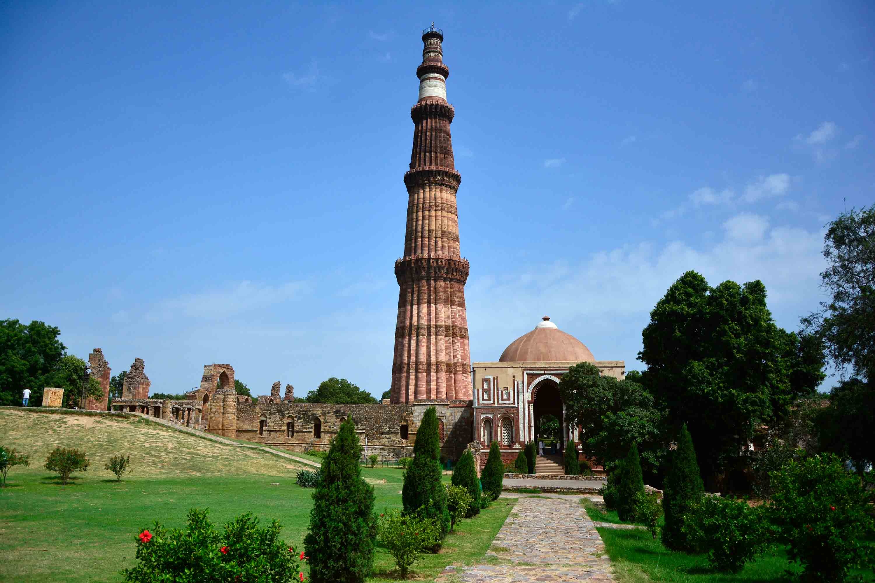 New Delhi charm, Architectural wonders, Vibrant cityscape, Captivating views, 3000x2000 HD Desktop