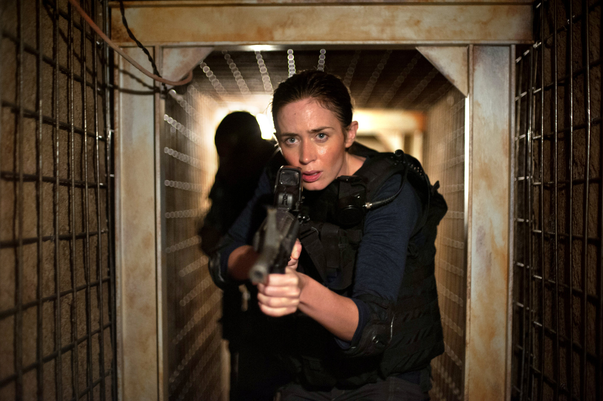 Sicario 2015 Movie, Review Digs into the Depths, 2050x1370 HD Desktop