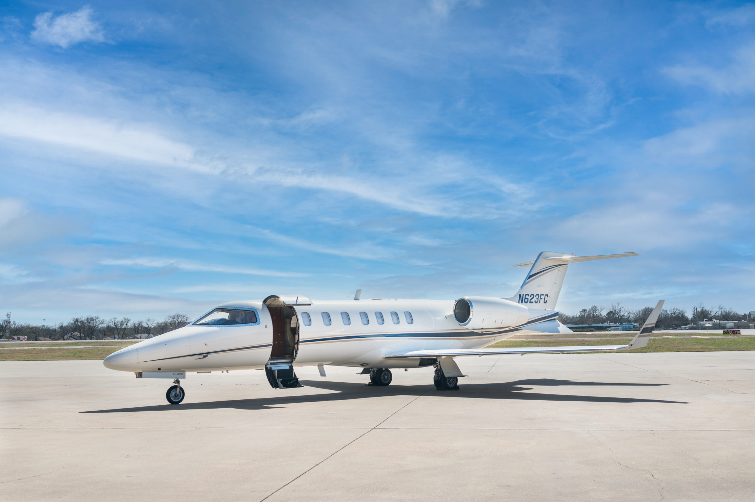 2006 LearJet 40, Private jet sale, Corporate jet, 2560x1710 HD Desktop