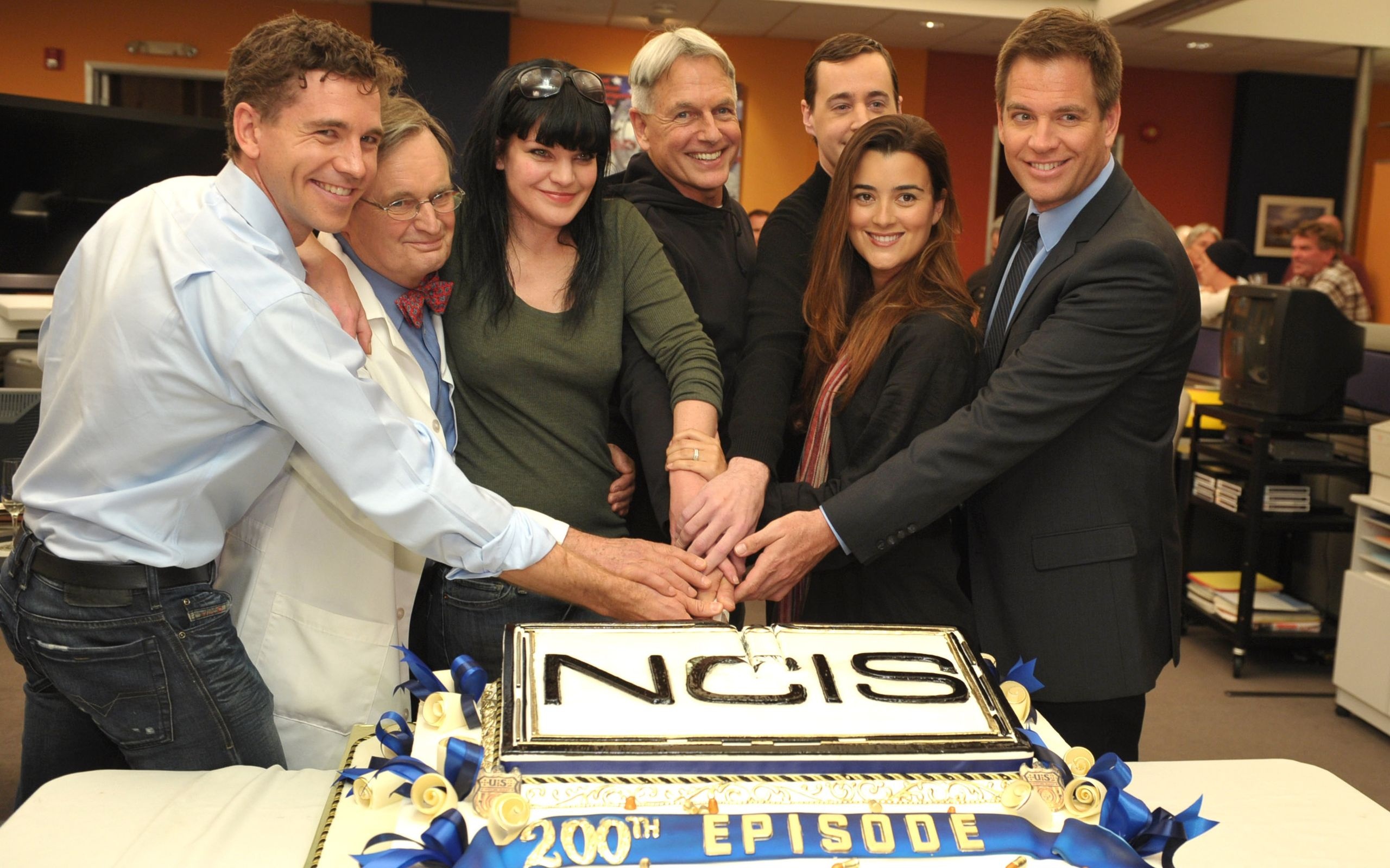 NCIS computer wallpaper, Mark Harmon, Cast ensemble, Popular series, 2560x1600 HD Desktop