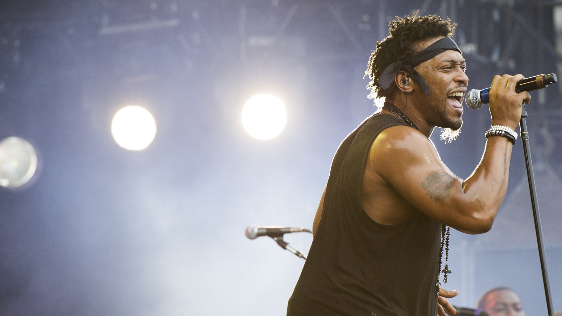 D'Angelo, Soulful vocals, Musical virtuoso, Timeless classics, 1920x1080 Full HD Desktop