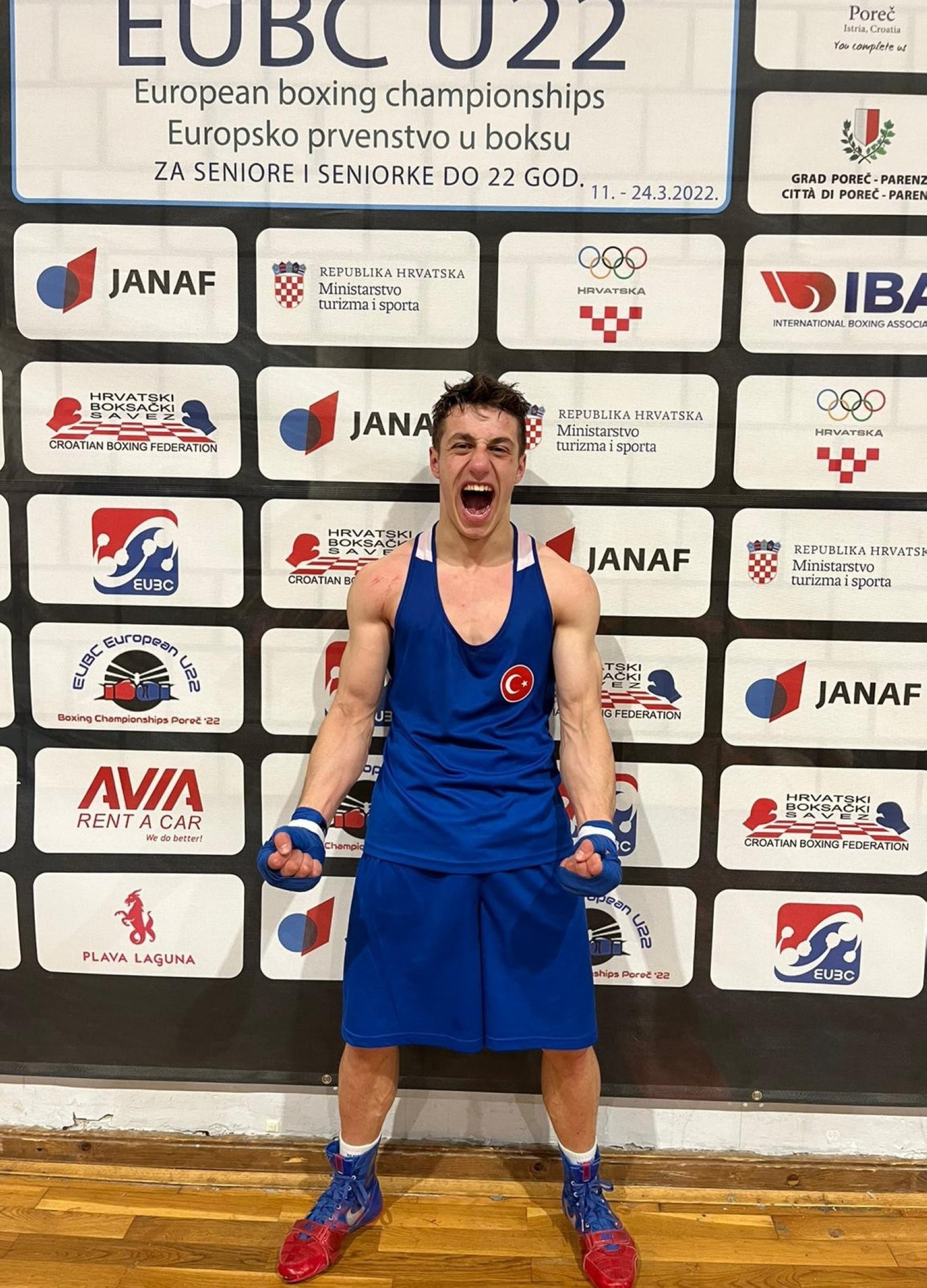 Kerem Ozmen, Turkish U22 boxer, European championship gold, Triumph, 1600x2230 HD Phone