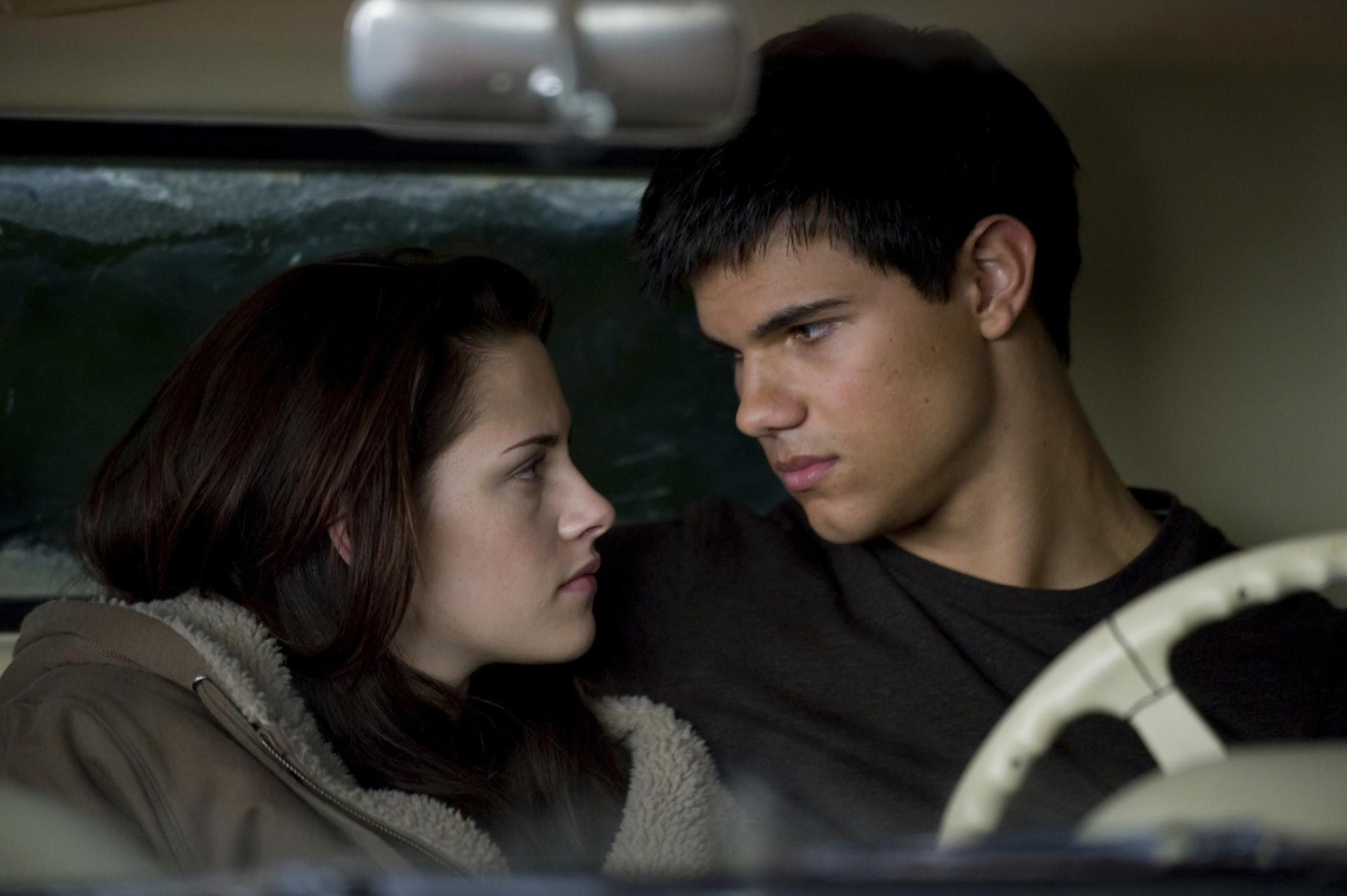 Jacob and Bella, Twilight vs Hunger Games, Love triangle, Cringe-worthy, 2000x1340 HD Desktop