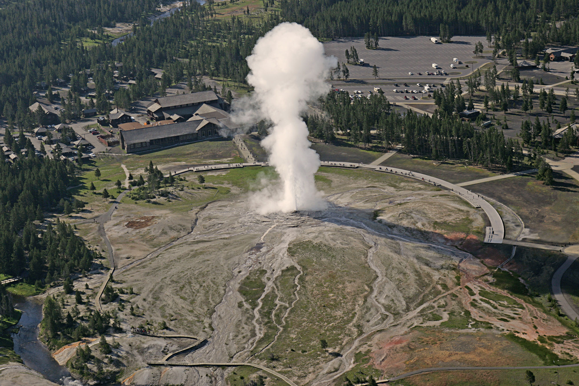 Yellowstone National Park, Travels, Must-see attractions, Mountain Modern Motel, 2000x1340 HD Desktop