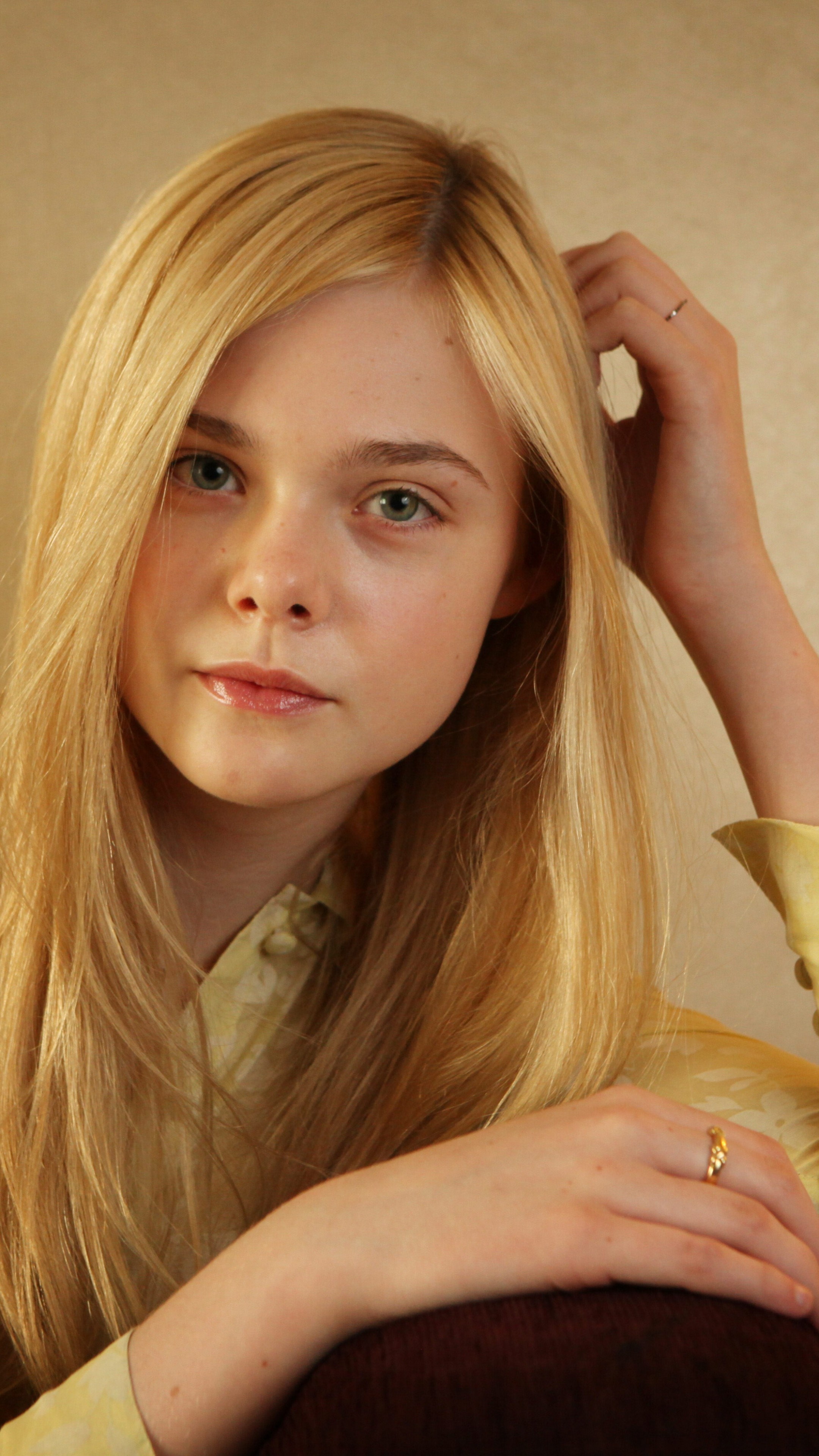 Elle Fanning, Actress, Blonde, Portrait, 2160x3840 4K Phone