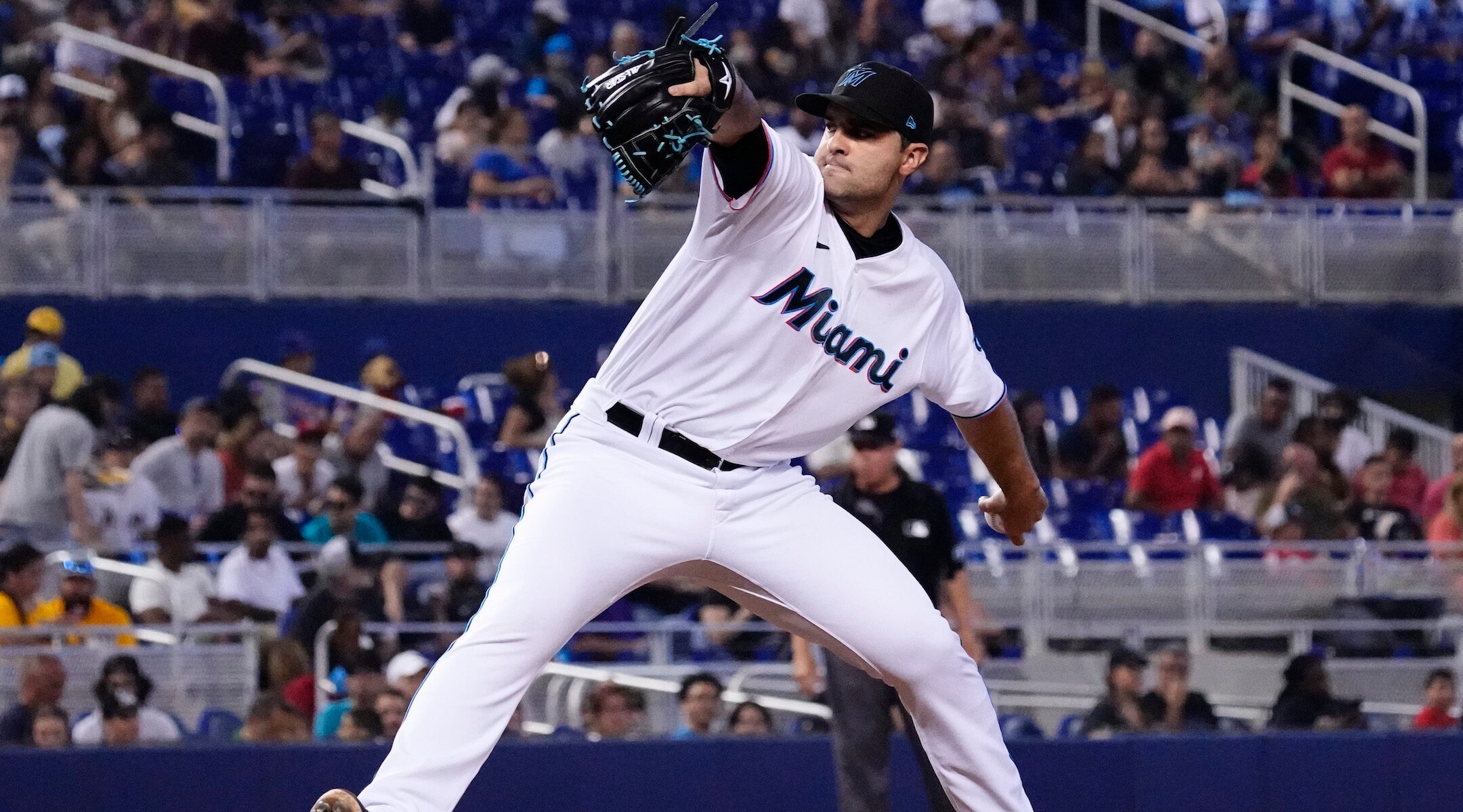 Miami Marlins, Jewish reliever Richard, bleier throws a, scoreless inning, 2160x1200 HD Desktop