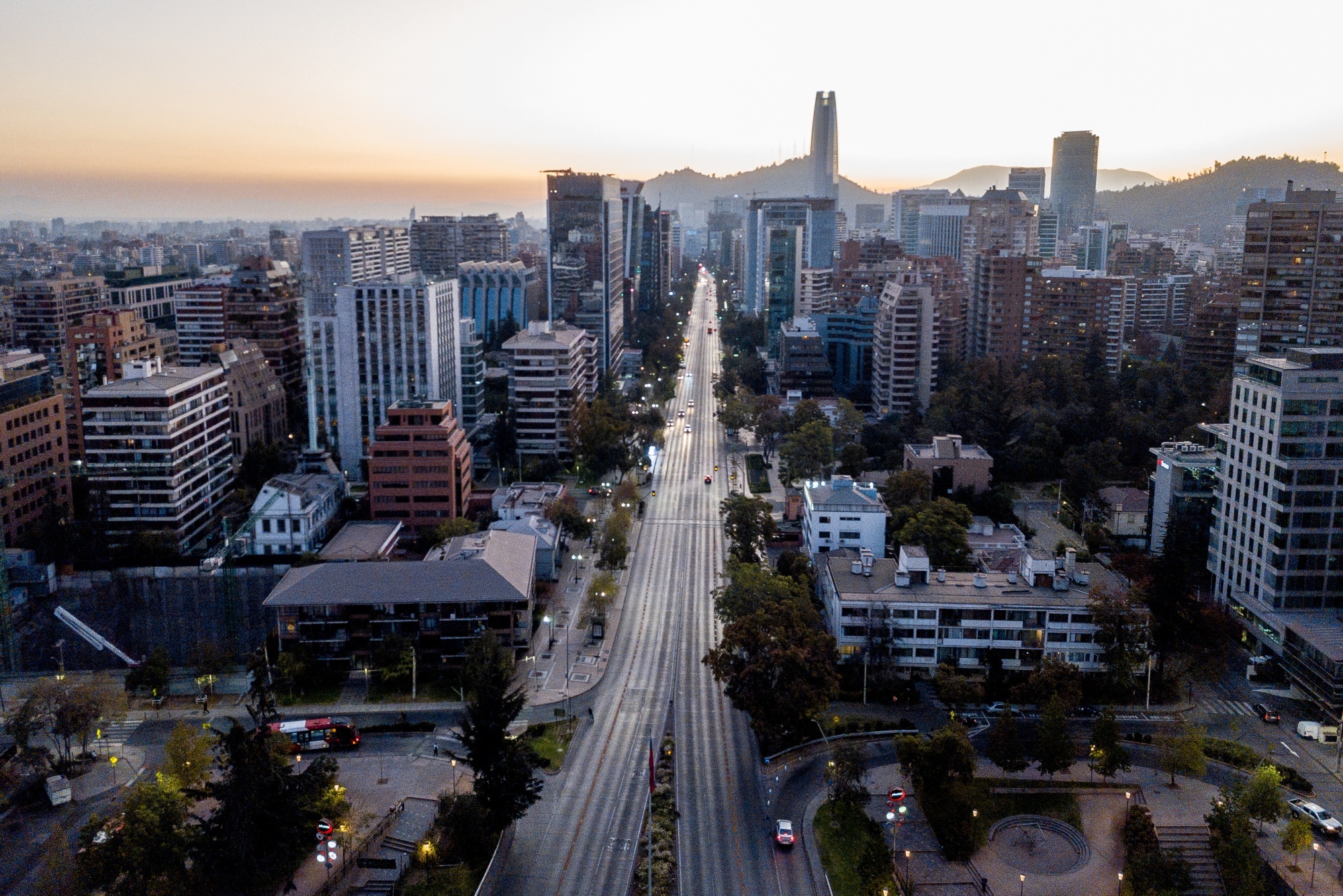 Apoquindo Avenue, Santiago (Chile) Wallpaper, 2000x1340 HD Desktop