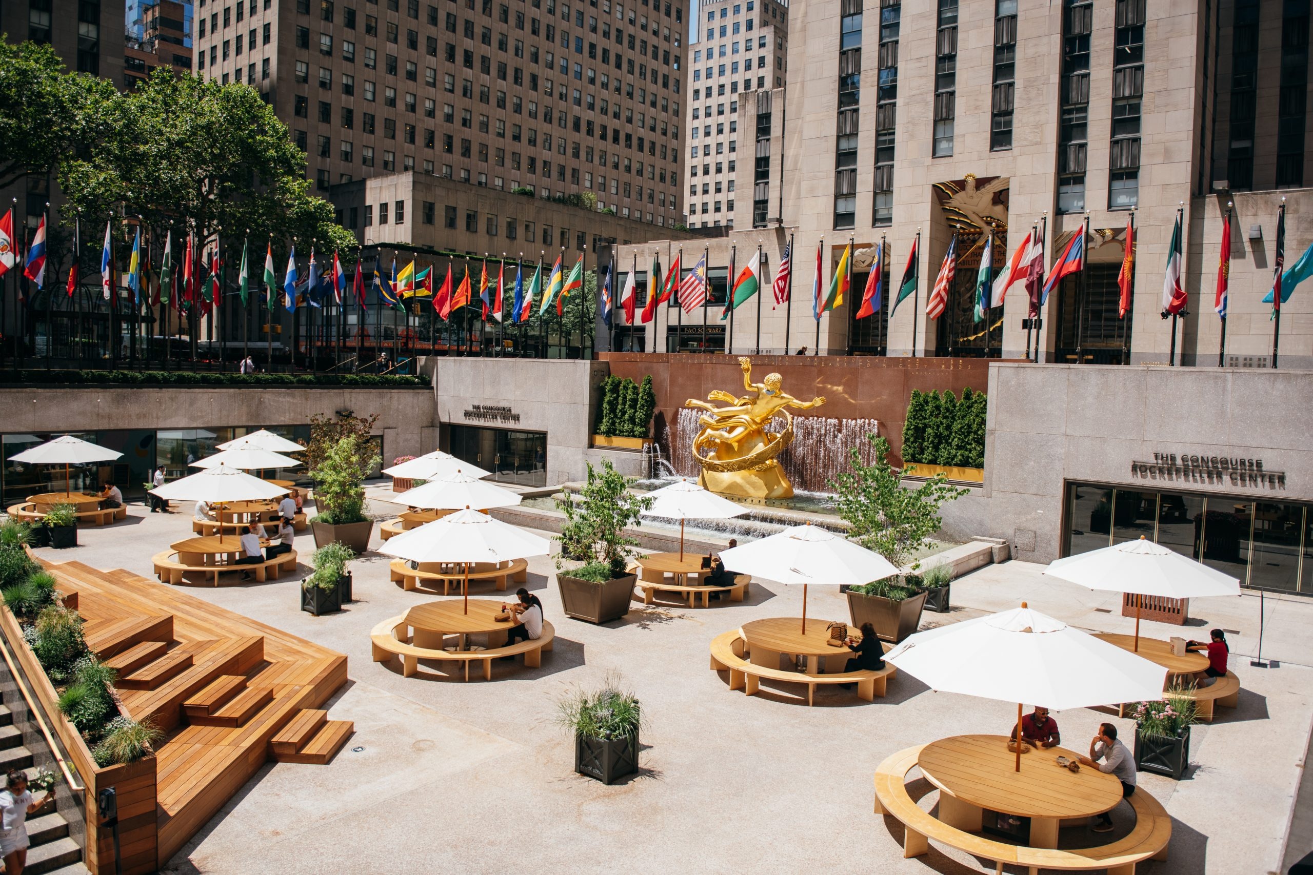 Rockefeller ice rink, Outdoor restaurant, Real estate, 2560x1710 HD Desktop