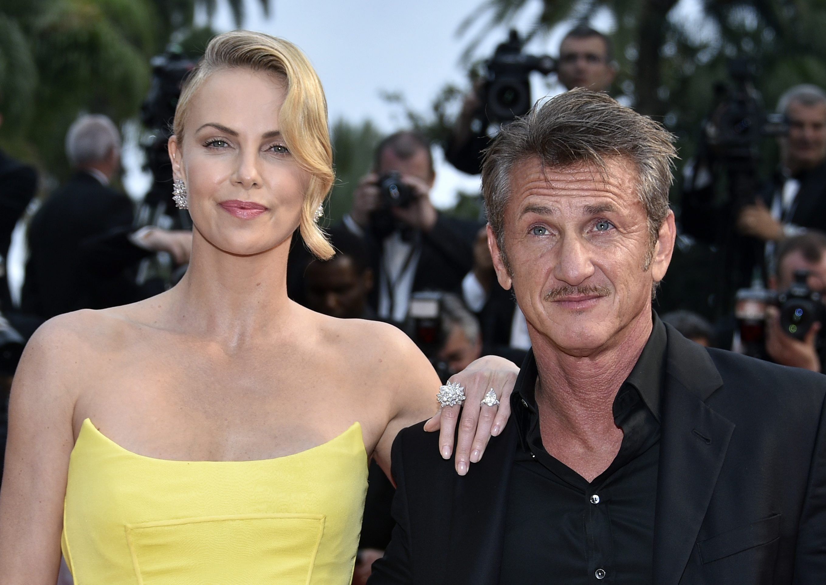 Sean Penn, Life Ball appearance, Charlize Theron escorting, 2720x1930 HD Desktop