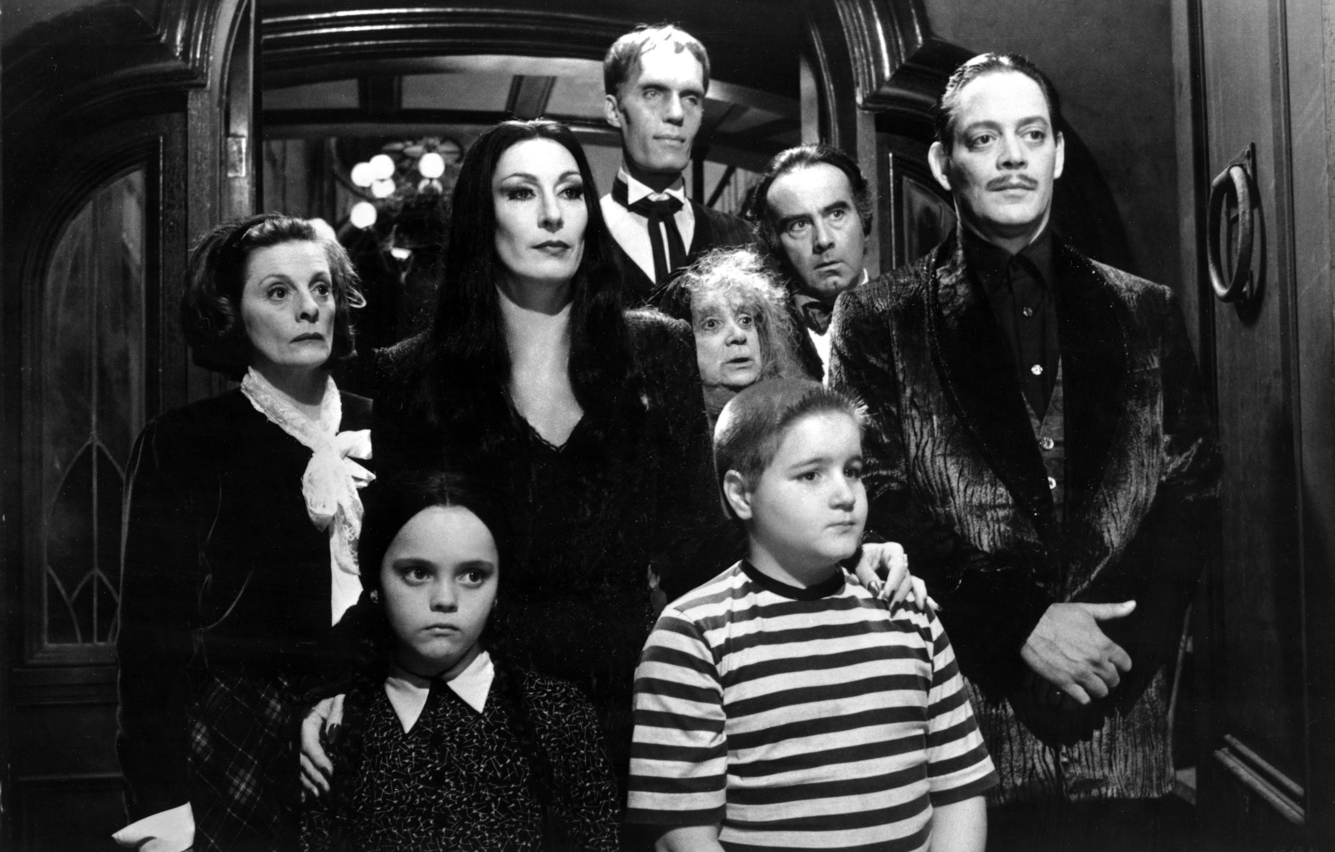 Addams Family, Wallpapers, TV show, HQ, 2700x1730 HD Desktop