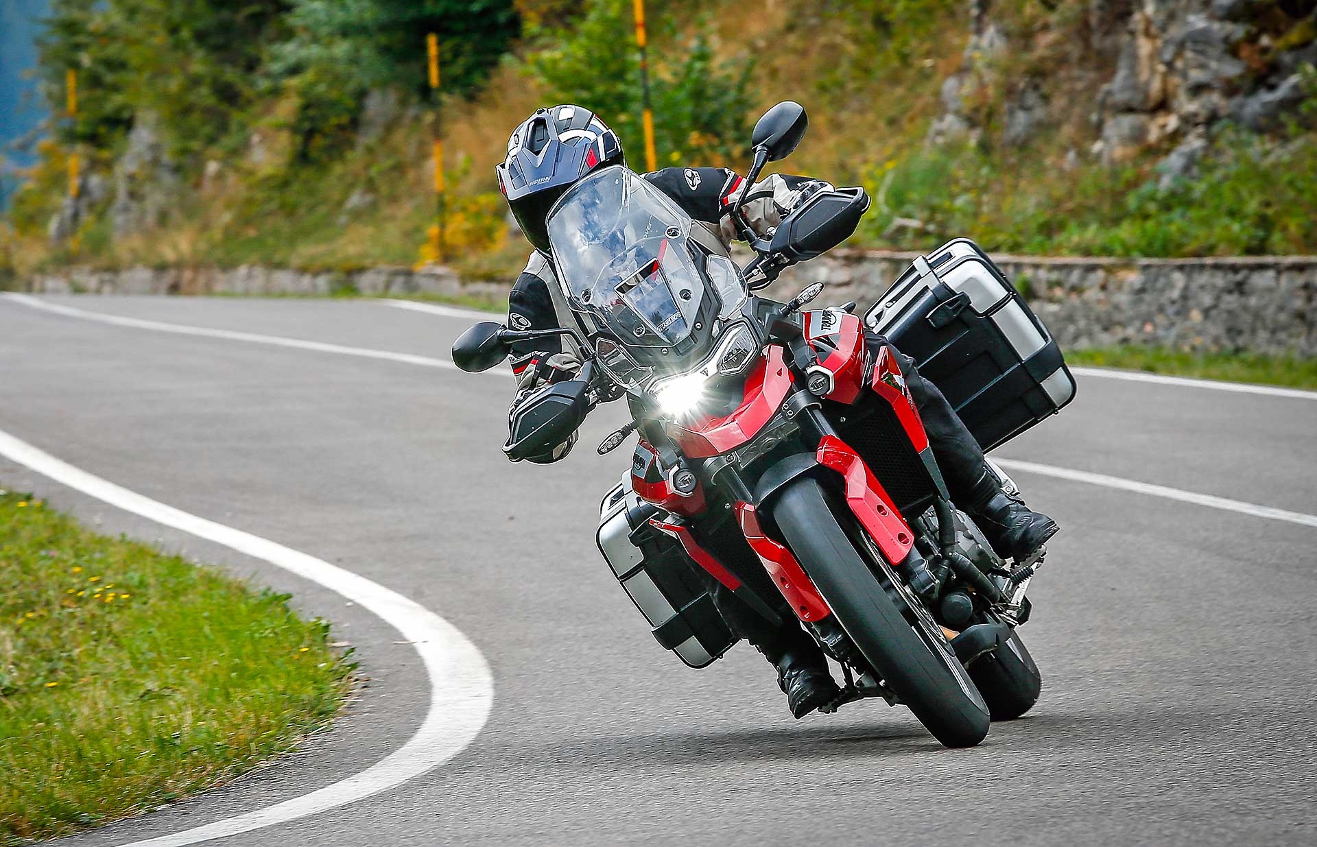 Triumph Tiger 900, Comparison with other brands, Red Live's review, Maxi enduro segment, 1920x1240 HD Desktop