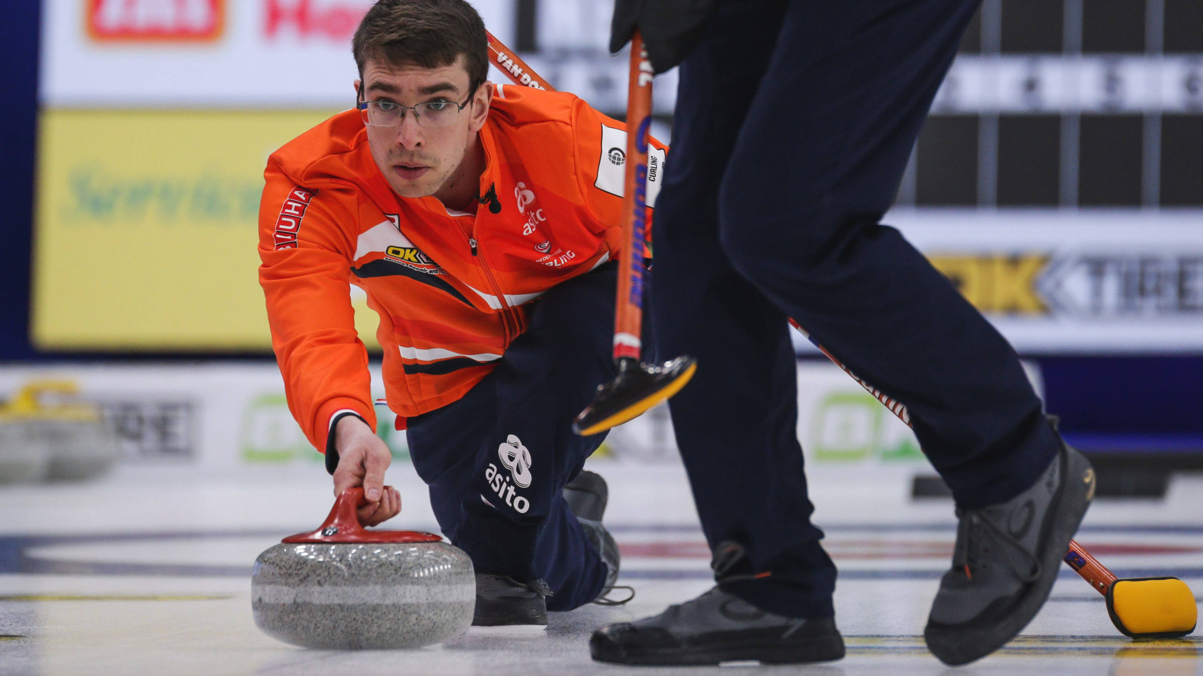 Curling intensity, Winning shot, Exciting victory, World championship, 3840x2160 4K Desktop