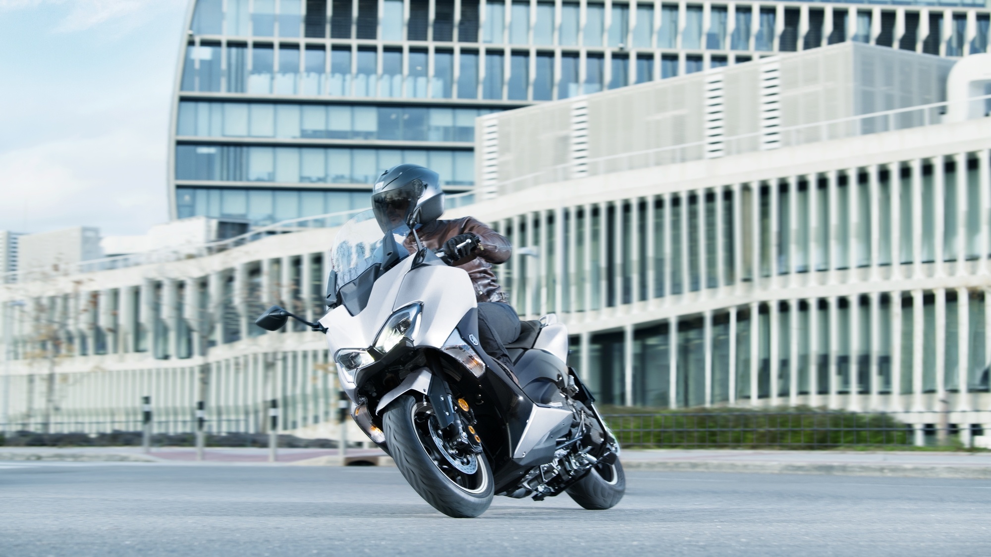 Yamaha TMAX DX, Cutting-edge technology, XP530D model, Micro mobility at its finest, 2000x1130 HD Desktop