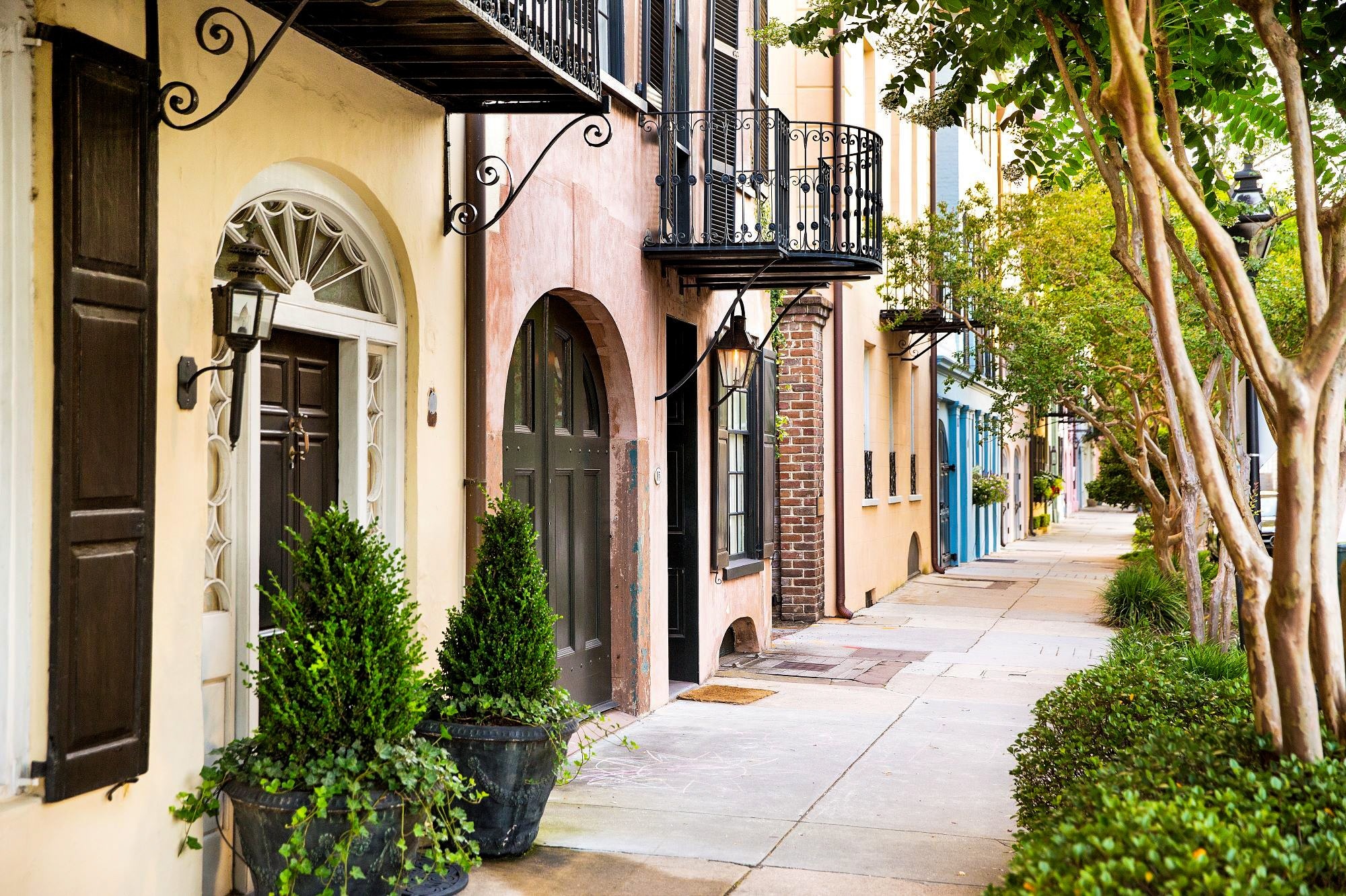 South Carolina, Charleston cityscape, Historic landmarks, Southern charm, 2000x1340 HD Desktop