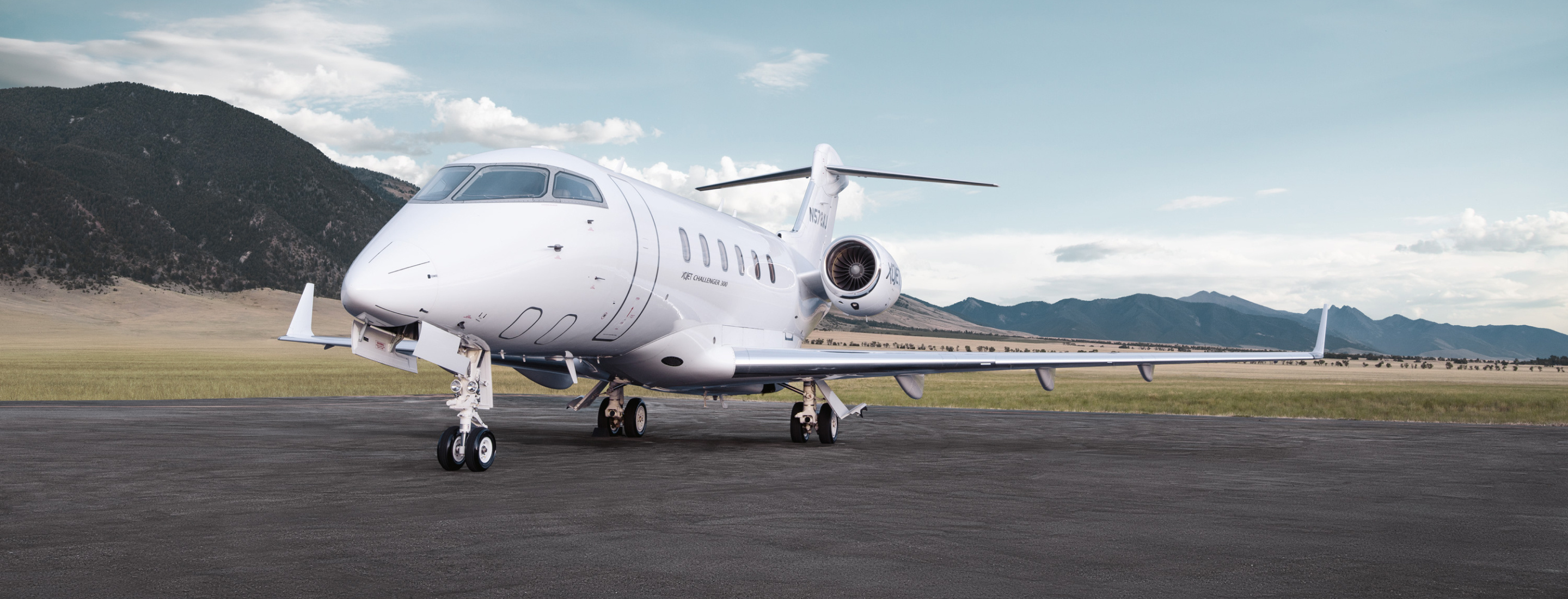 Bombardier Challenger 300, Super midsize jet, The Business Jet, Ultimate travel experience, 2880x1100 Dual Screen Desktop