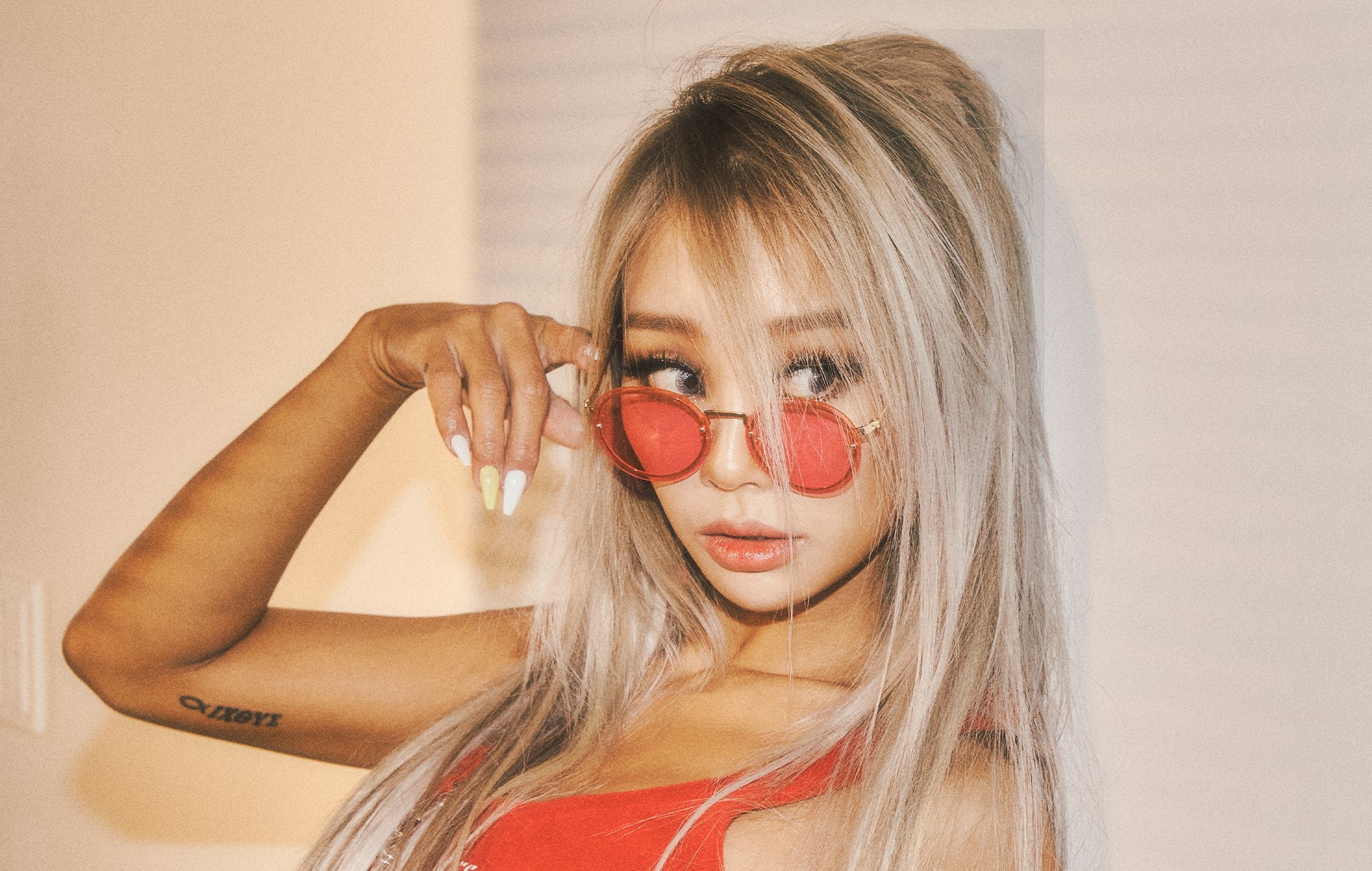 Hyolyn fiery cover, Chitty Chitty Bang Bang, Dynamic performance, Music, 2000x1270 HD Desktop