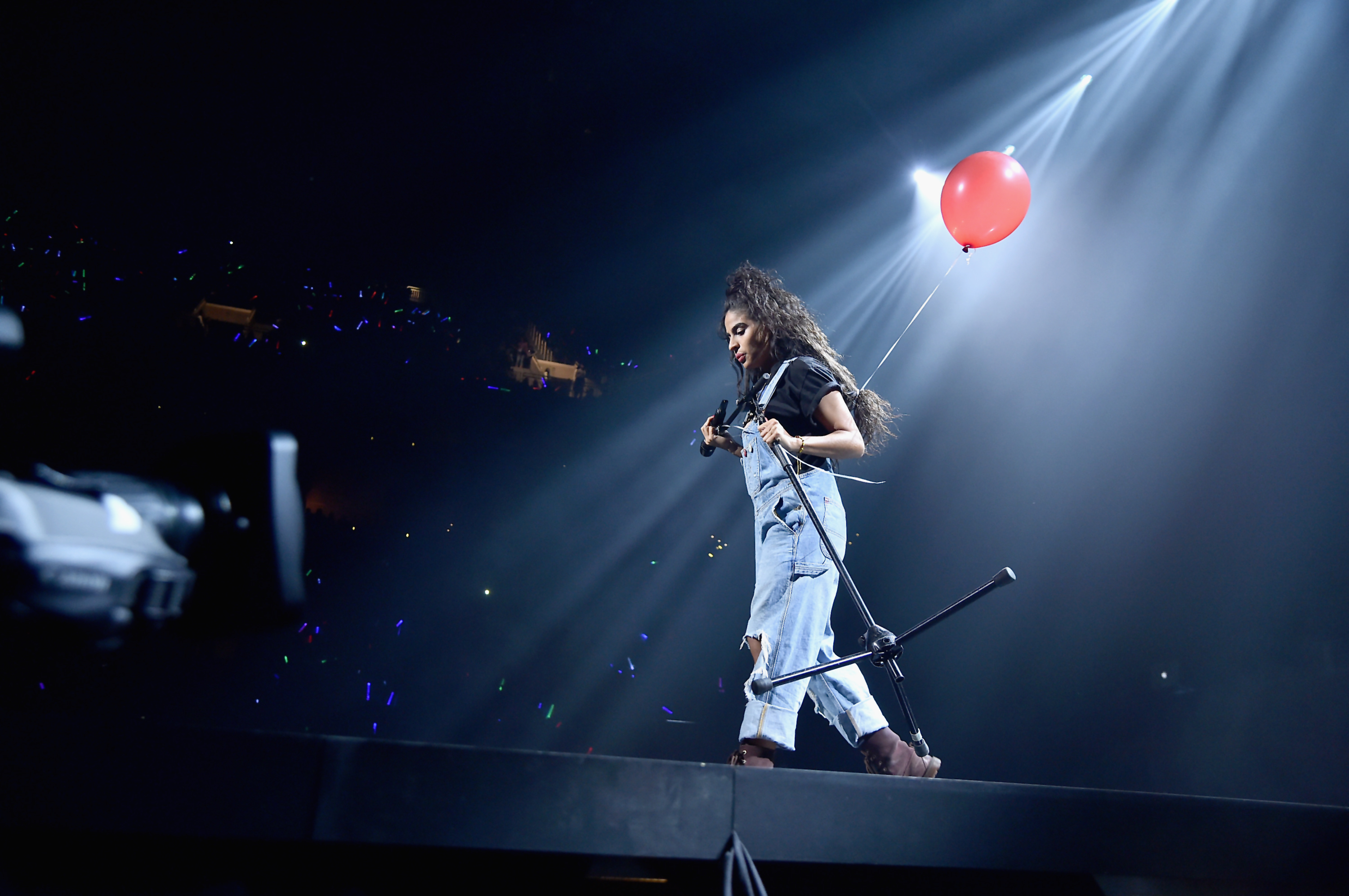 Jessie Reyez, Toronto singer, Haunting performance, Mesmerizing vocals, 3000x2000 HD Desktop